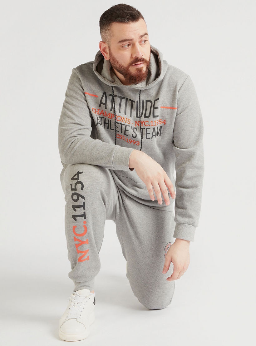 هودي بطبعات وأكمام طويلة وجيوب كنغر-men-winterwear-hoodiesandsweatshirts-image-1
