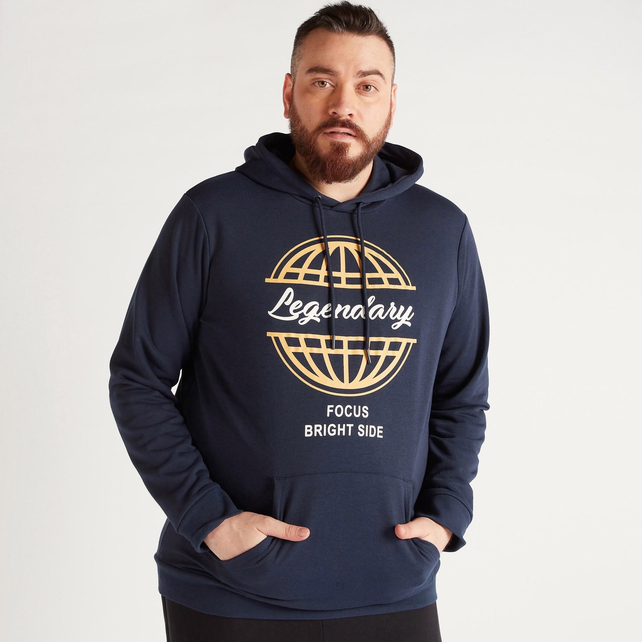 هودي بطبعات وأكمام طويلة وجيوب كنغر-men-winterwear-hoodiesandsweatshirts-image-1