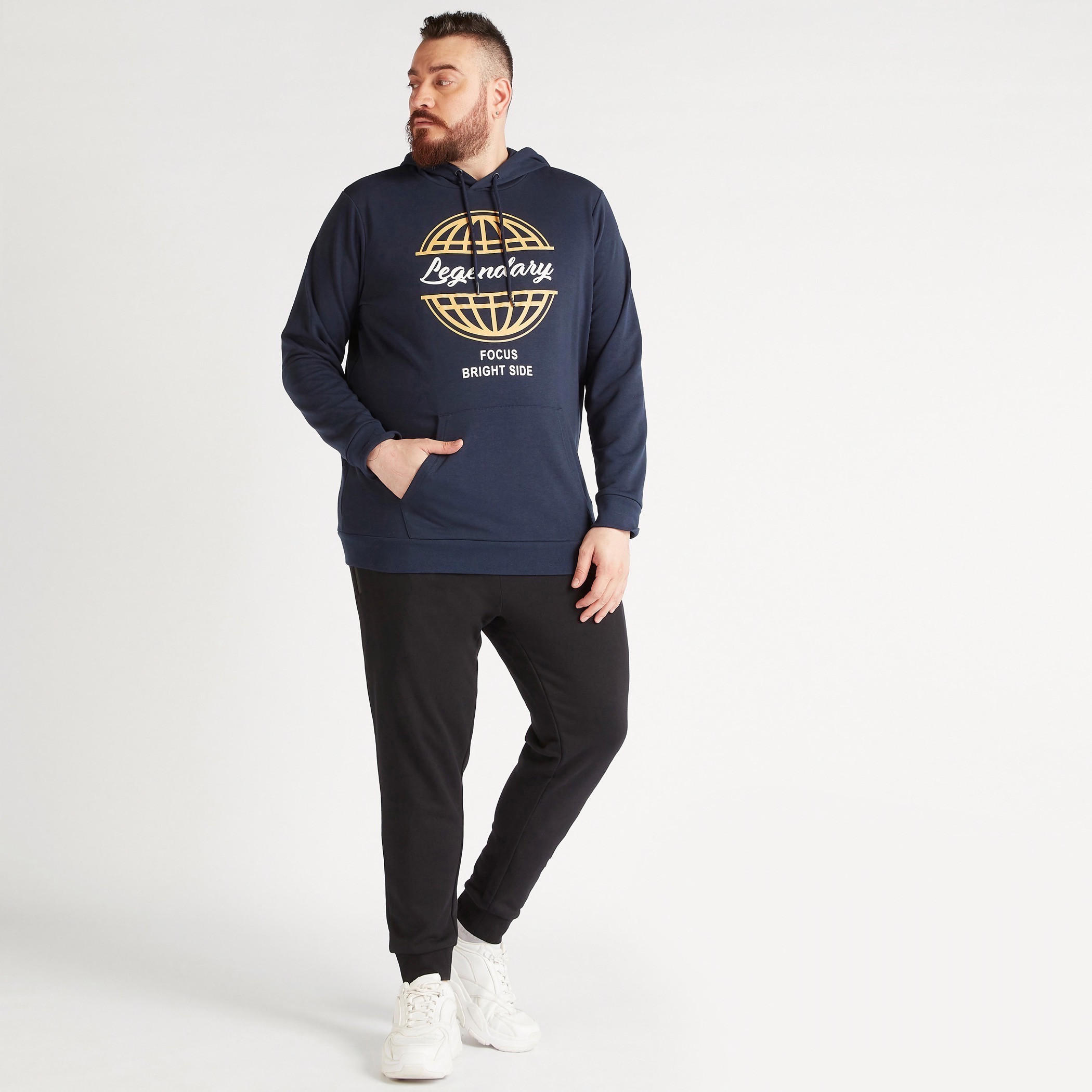 هودي بطبعات وأكمام طويلة وجيوب كنغر-men-winterwear-hoodiesandsweatshirts-image-2