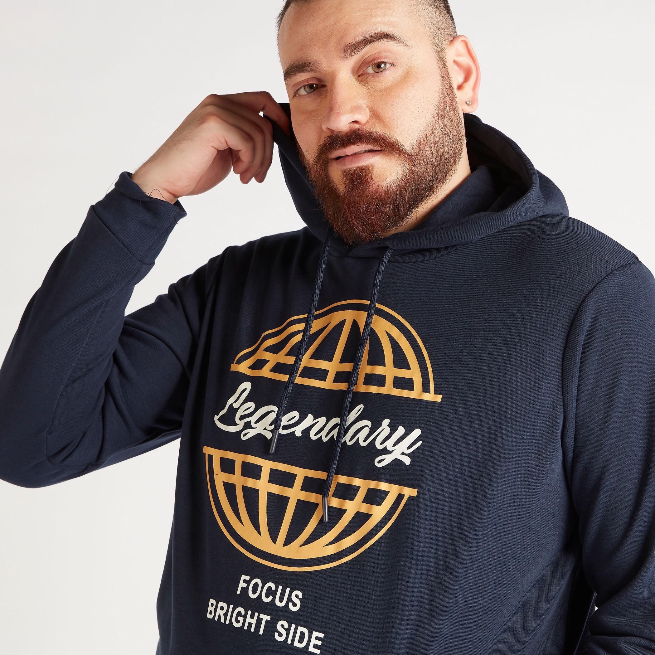هودي بطبعات وأكمام طويلة وجيوب كنغر-men-winterwear-hoodiesandsweatshirts-image-3