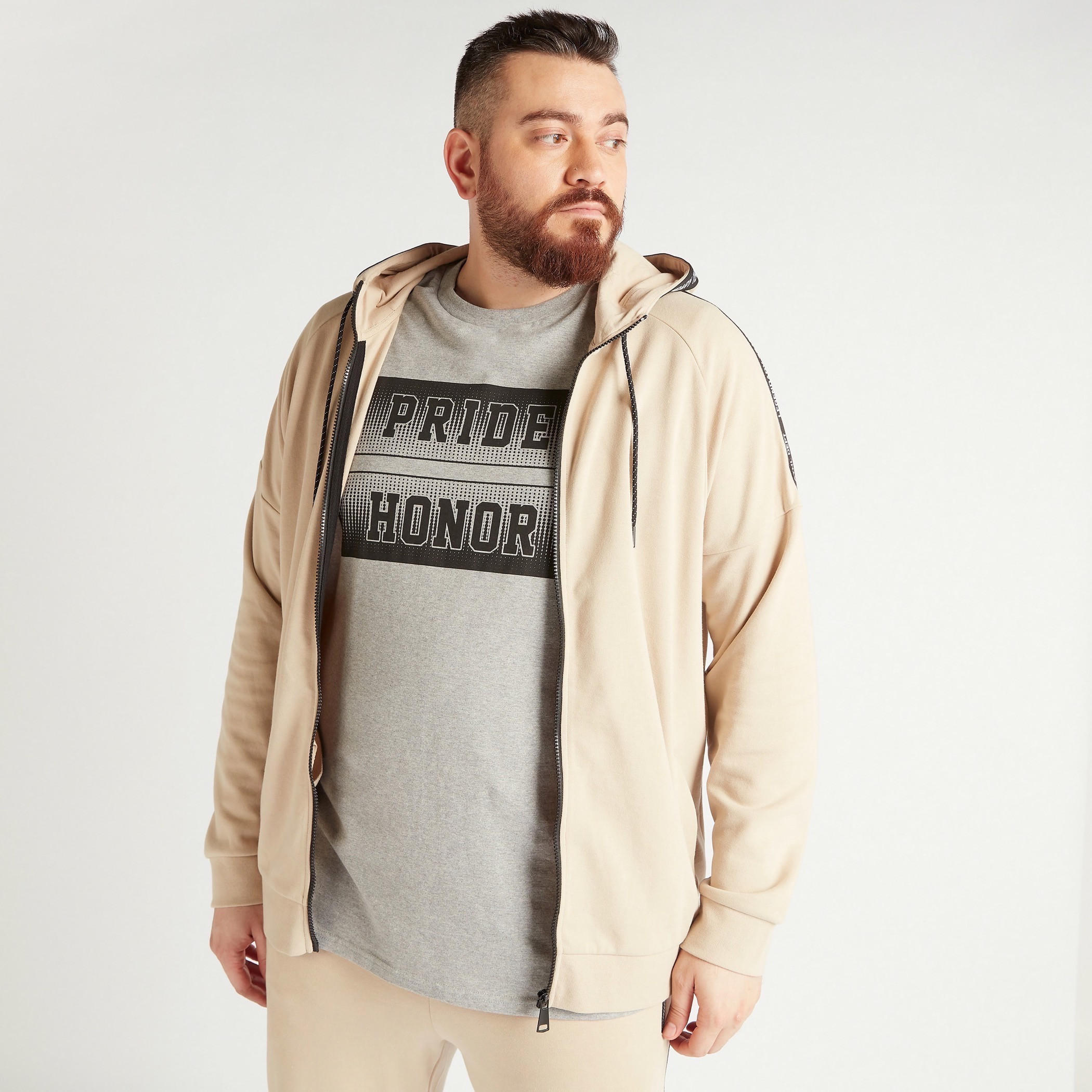 هودي سادة بأكمام طويلة وتفاصيل شريطة-men-winterwear-hoodiesandsweatshirts-image-7