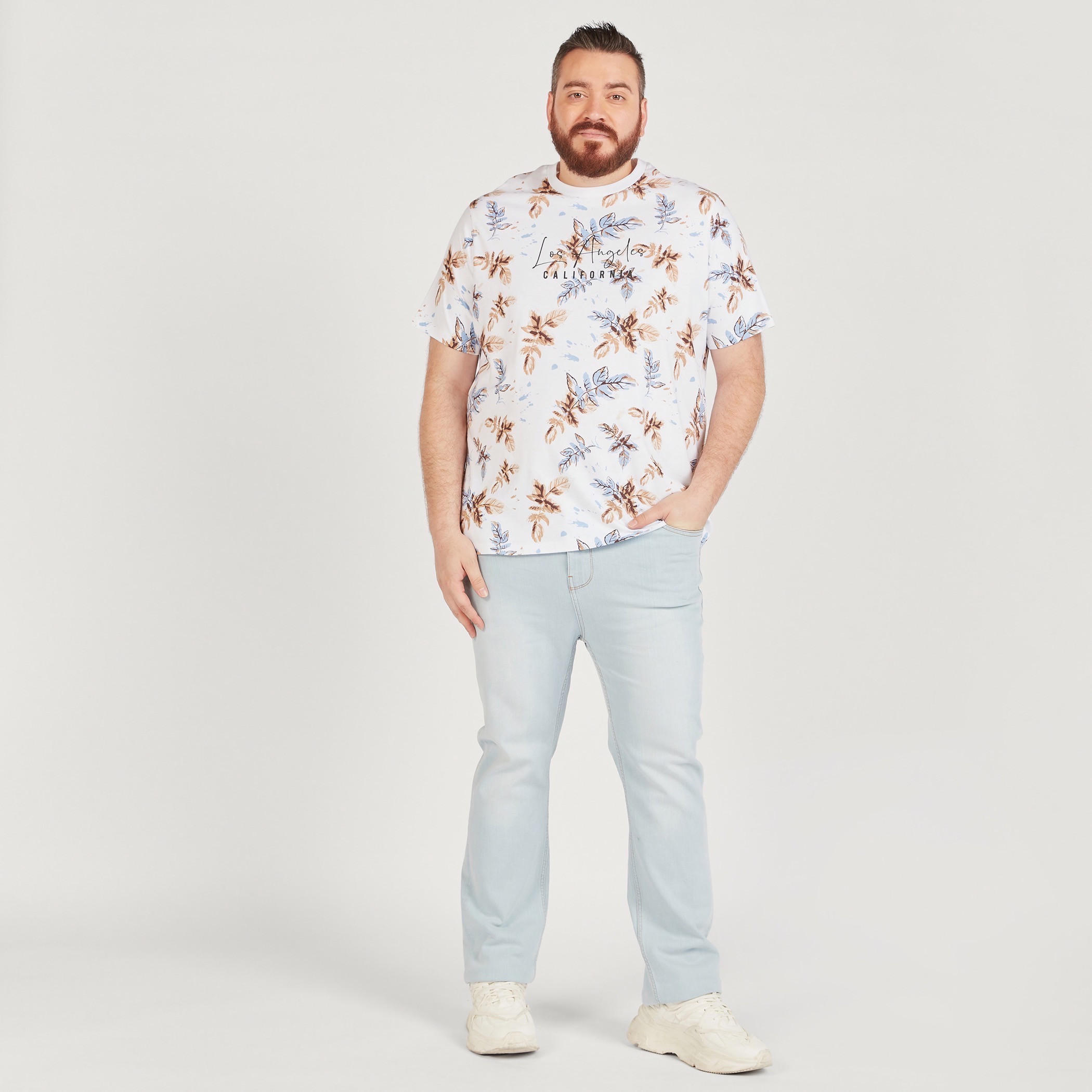 تيشيرت بياقة ضيقة وأكمام قصيرة وطبعات-men-clothing-tshirtsandpolos-tshirts-image-2