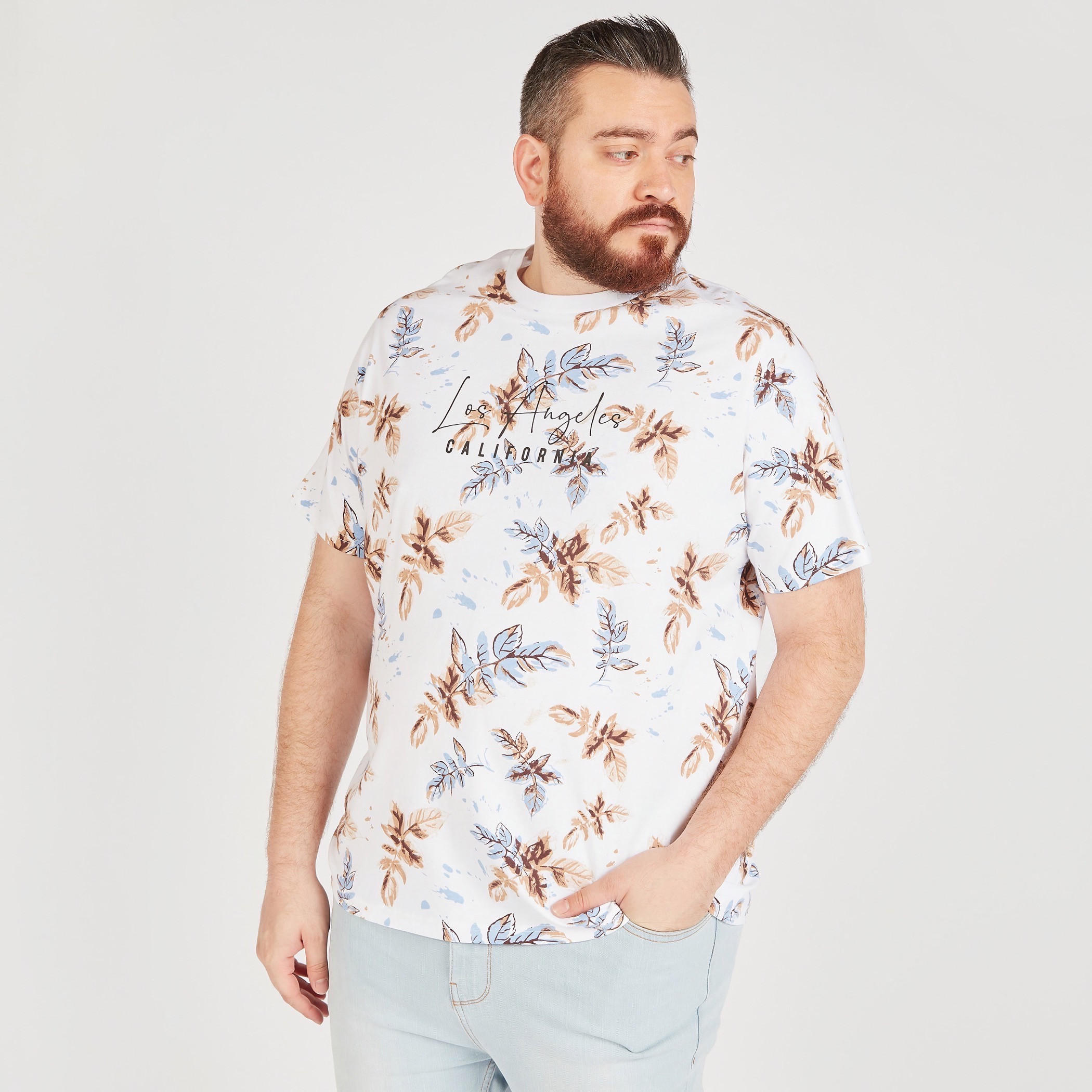 تيشيرت بياقة ضيقة وأكمام قصيرة وطبعات-men-clothing-tshirtsandpolos-tshirts-image-3
