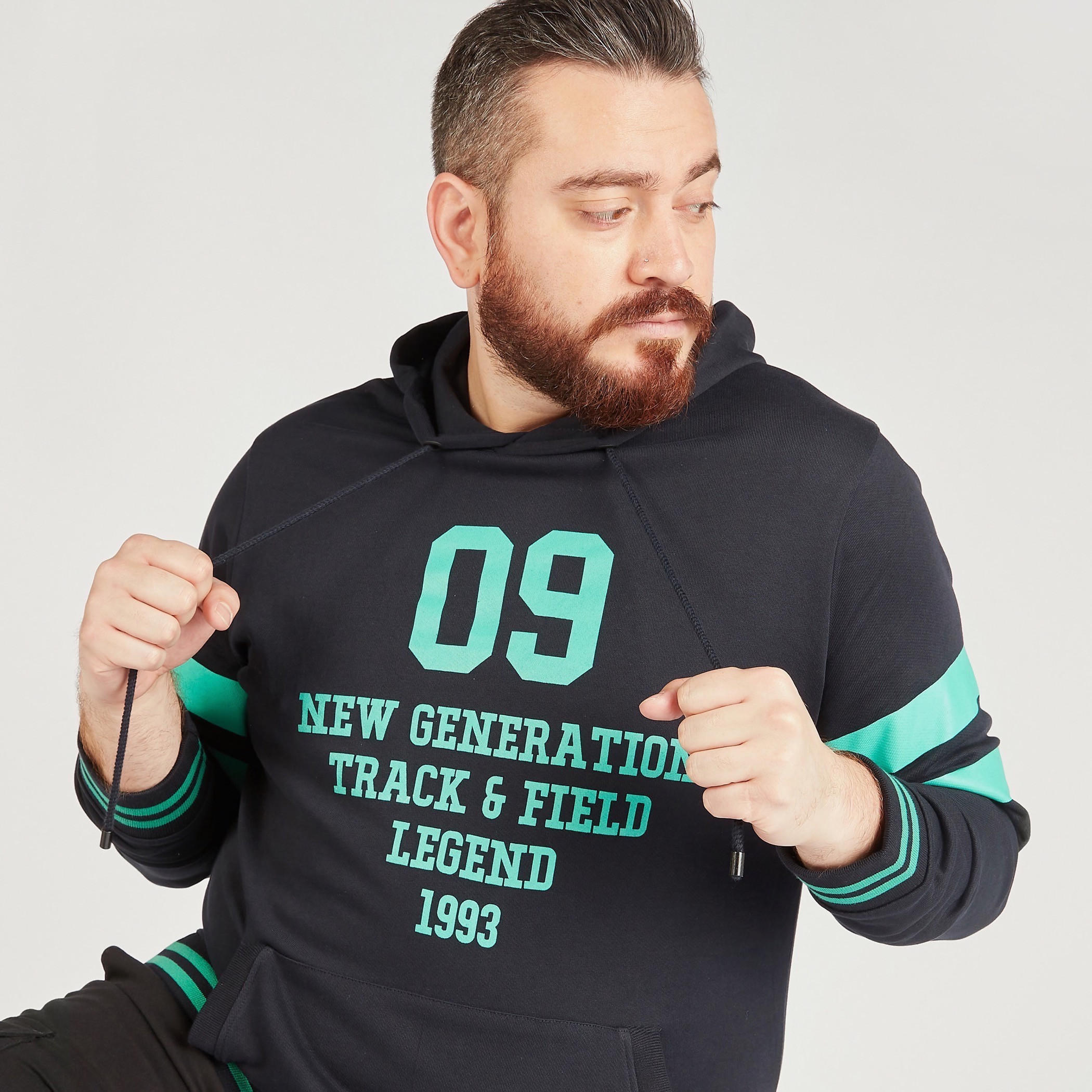 Printed Long Sleeves Sweatshirt with Hood and Kangaroo Pocket-men-winterwear-hoodiesandsweatshirts-image-7