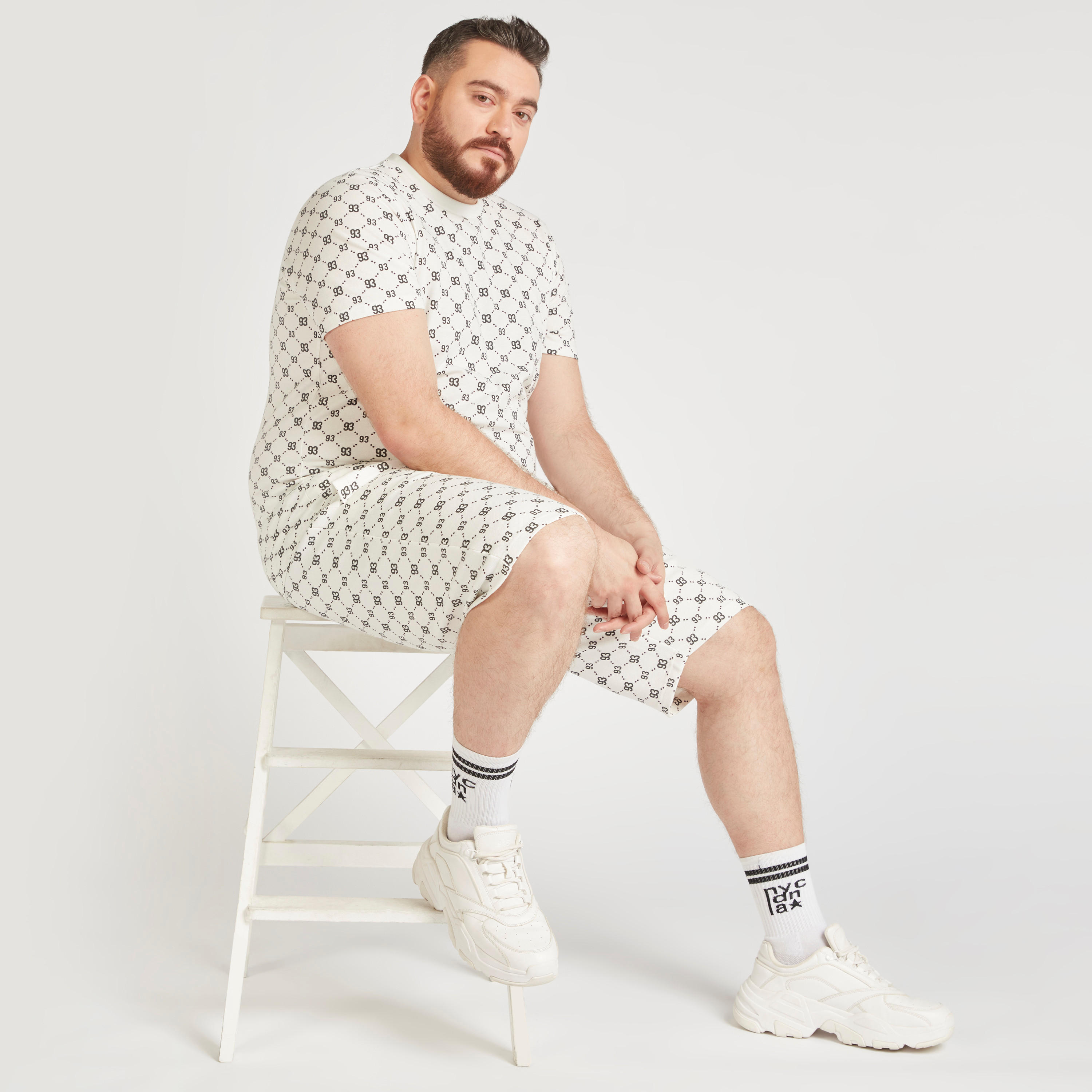 شورت بخصر متوسّط الارتفاع ورباط إغلاق وجيوب وطبعات-men-clothing-bottoms-shorts-image-6