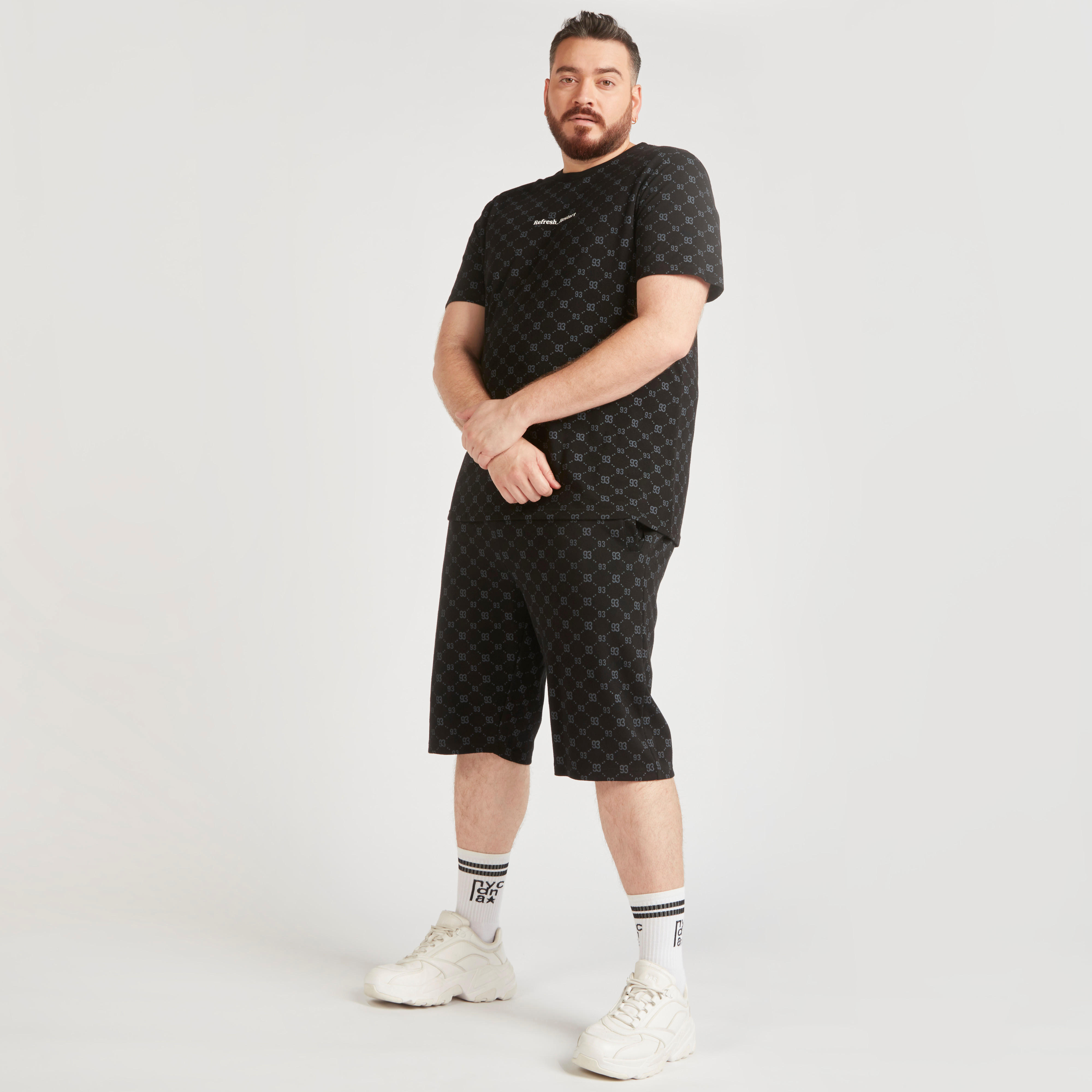 شورت بخصر متوسّط الارتفاع ورباط إغلاق وجيوب وطبعات-men-clothing-bottoms-shorts-image-2