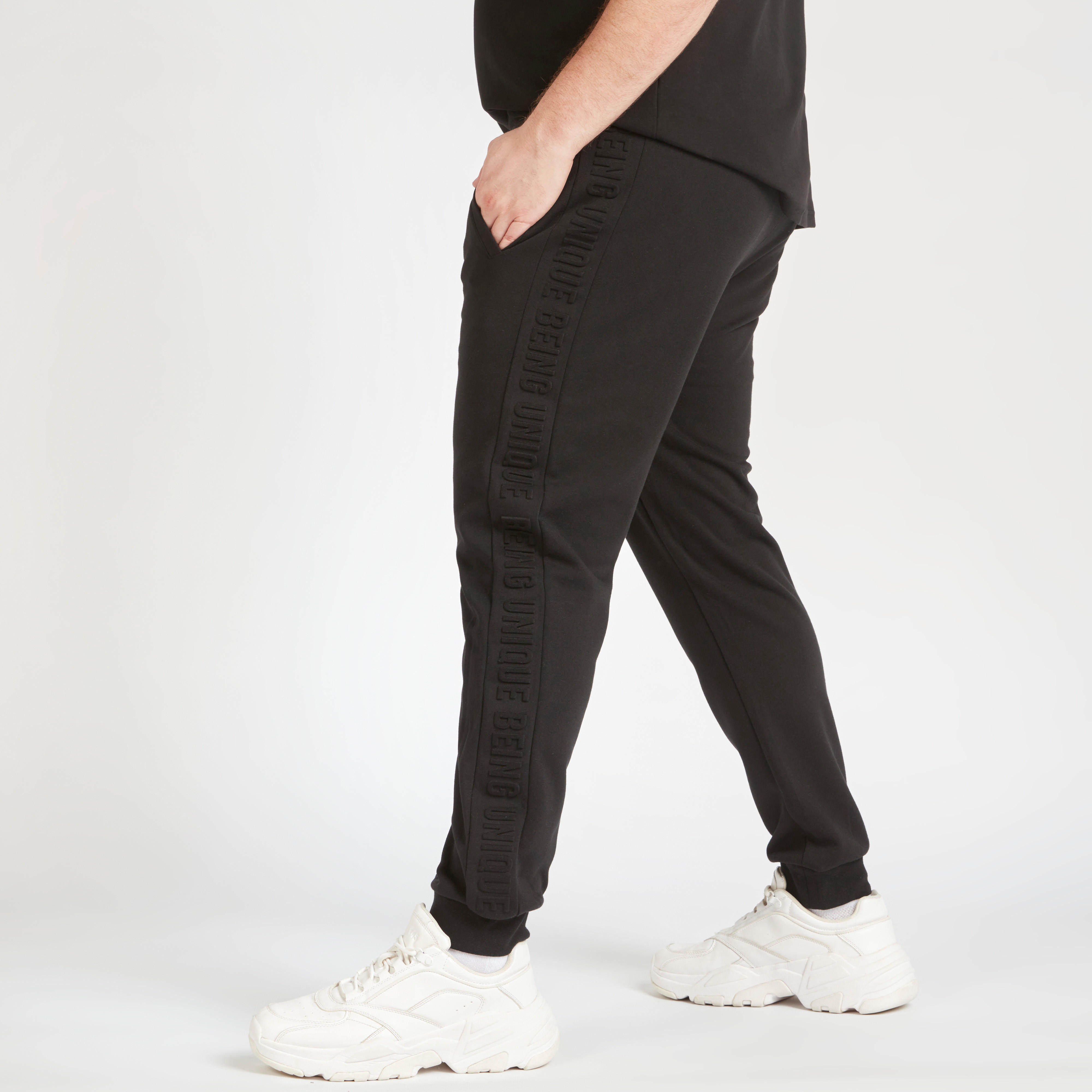 بنطلون رياضي بنقوش نصية وخصر متوسط الارتفاع ورباط إغلاق-men-clothing-bottoms-joggers-image-4