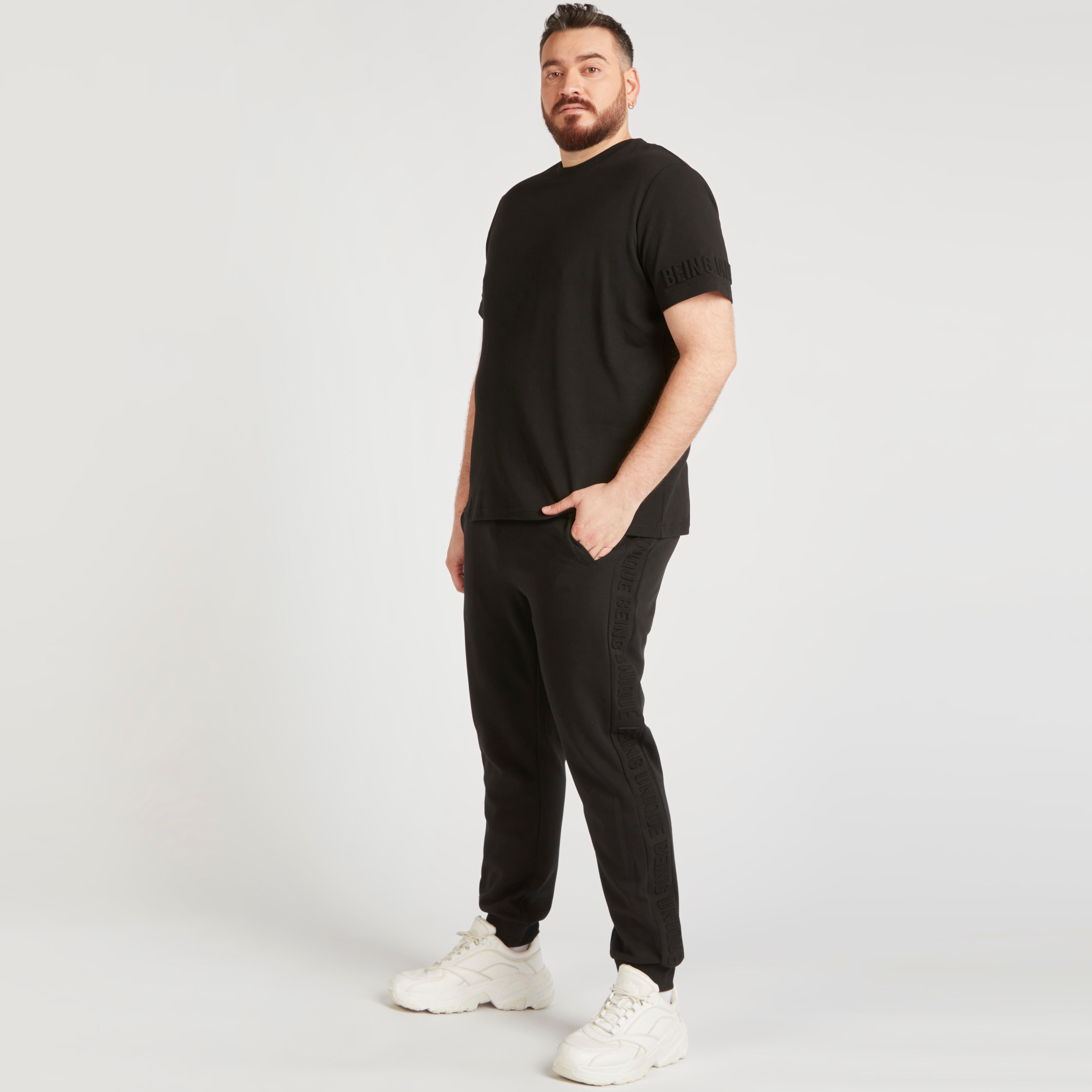 بنطلون رياضي بنقوش نصية وخصر متوسط الارتفاع ورباط إغلاق-men-clothing-bottoms-joggers-image-1
