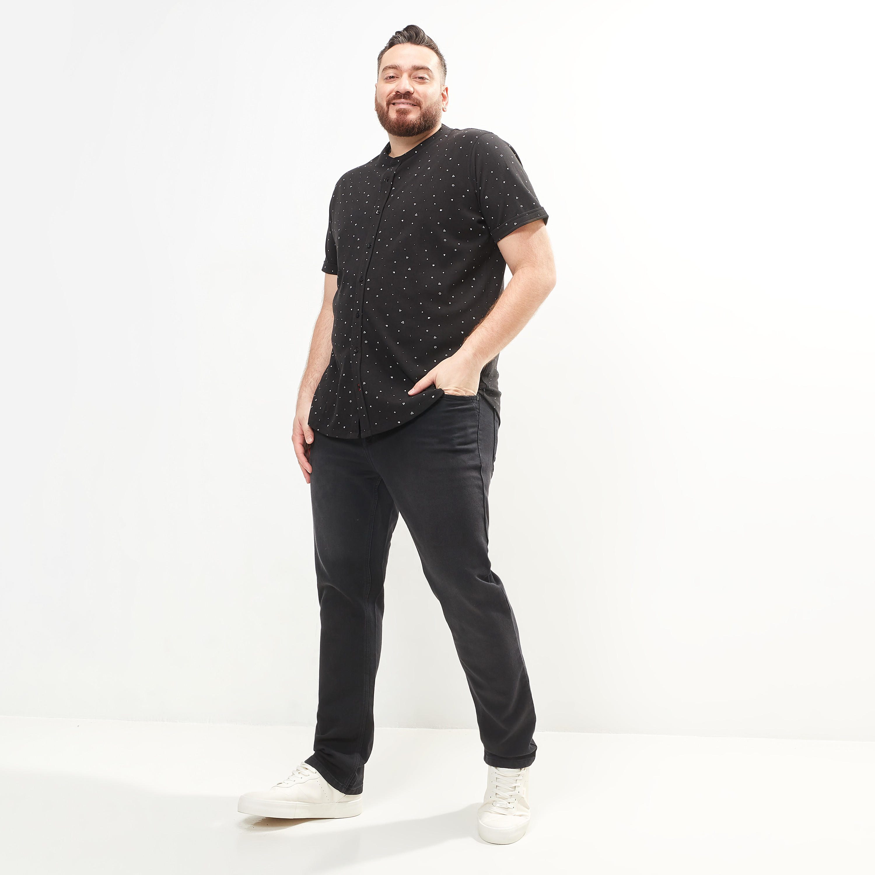 قميص بياقة عادية وأكمام قصيرة وطبعات-men-clothing-shirts-image-7