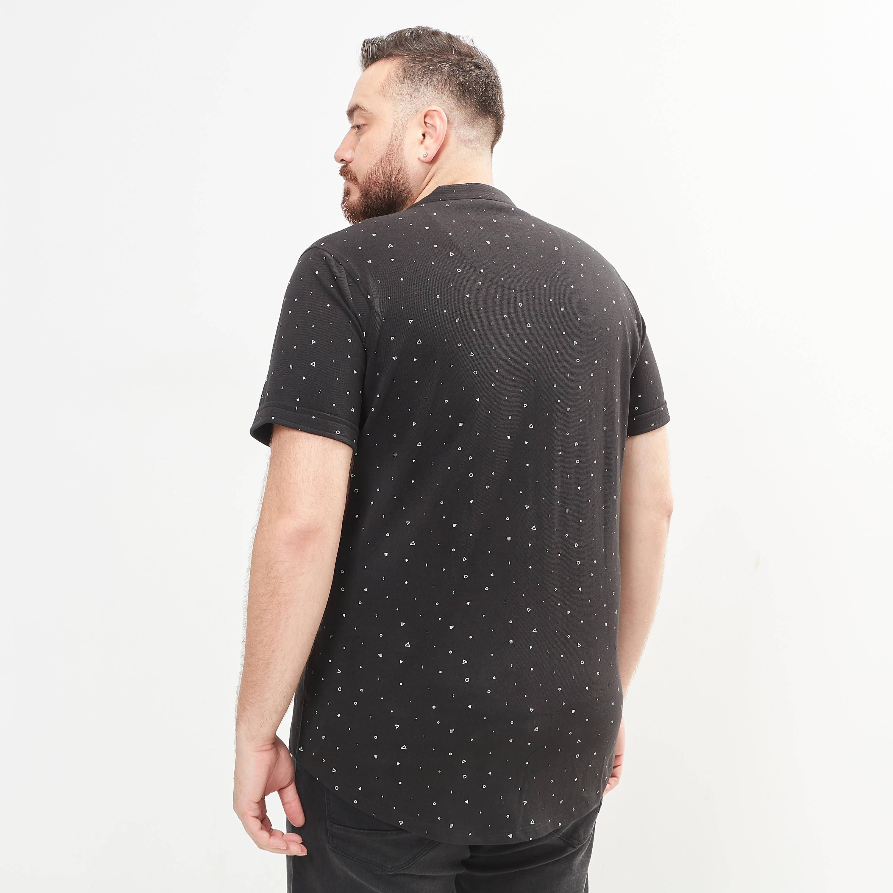 قميص بياقة عادية وأكمام قصيرة وطبعات-men-clothing-shirts-image-9