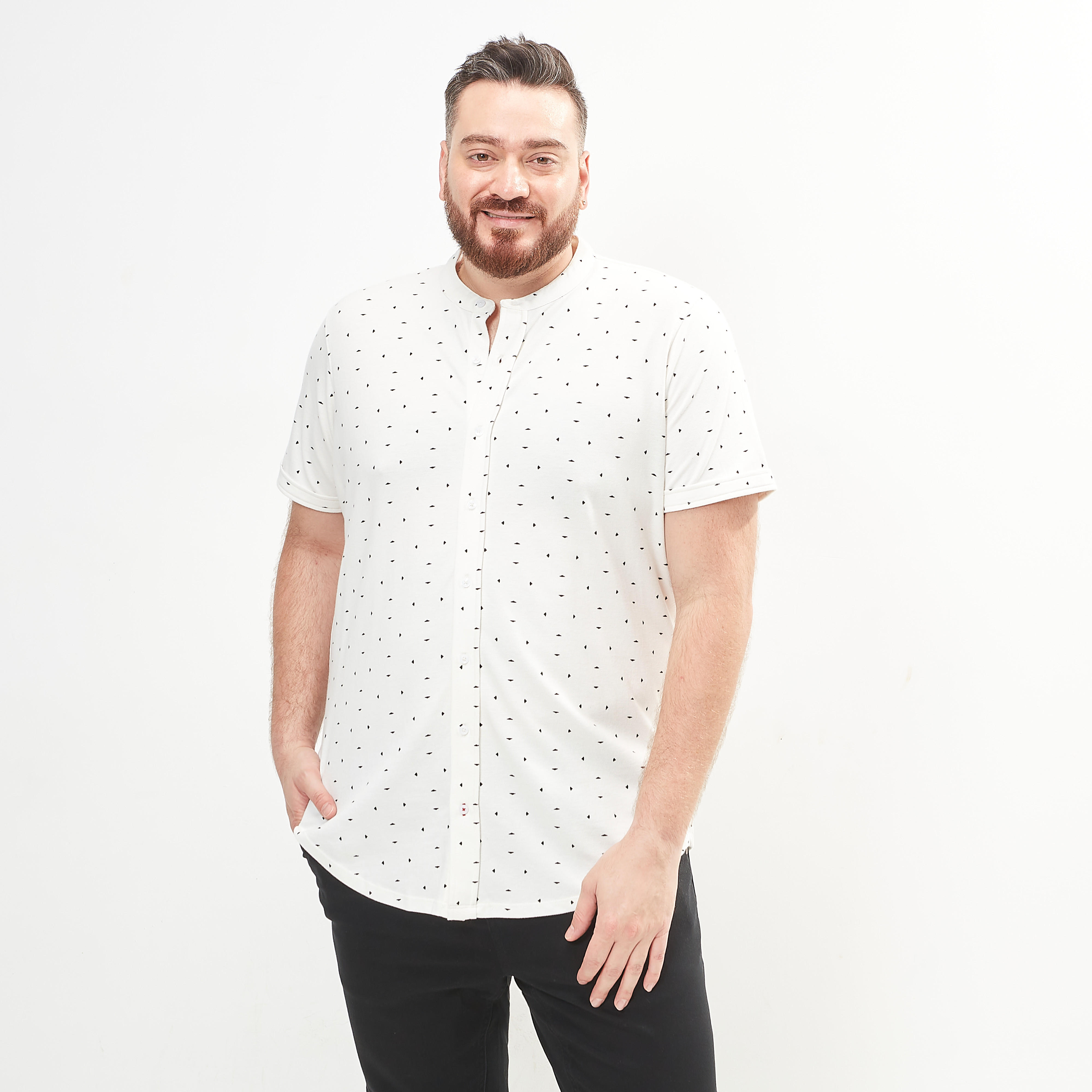 قميص بياقة عادية وأكمام قصيرة وطبعات-men-clothing-shirts-image-2