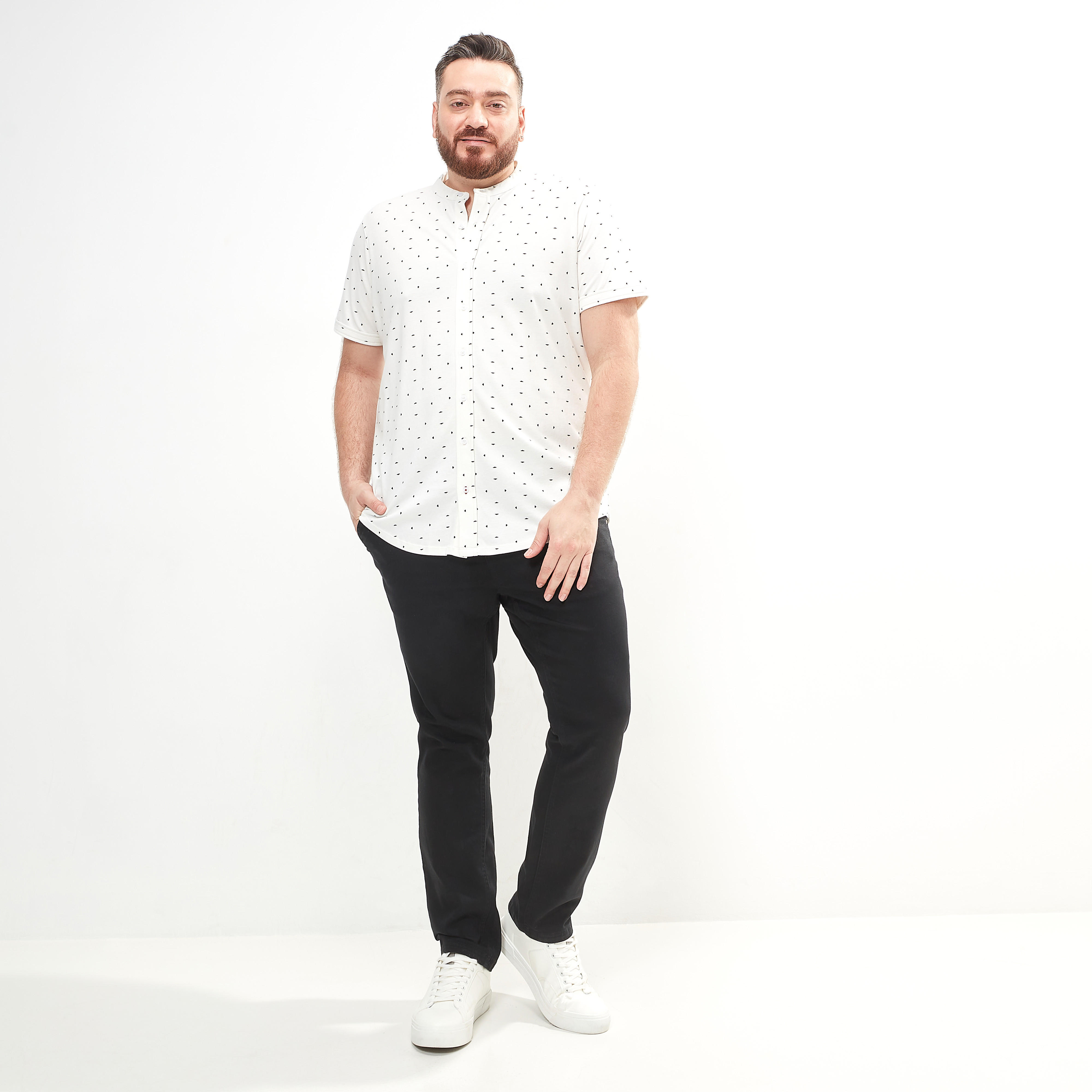 قميص بياقة عادية وأكمام قصيرة وطبعات-men-clothing-shirts-image-3