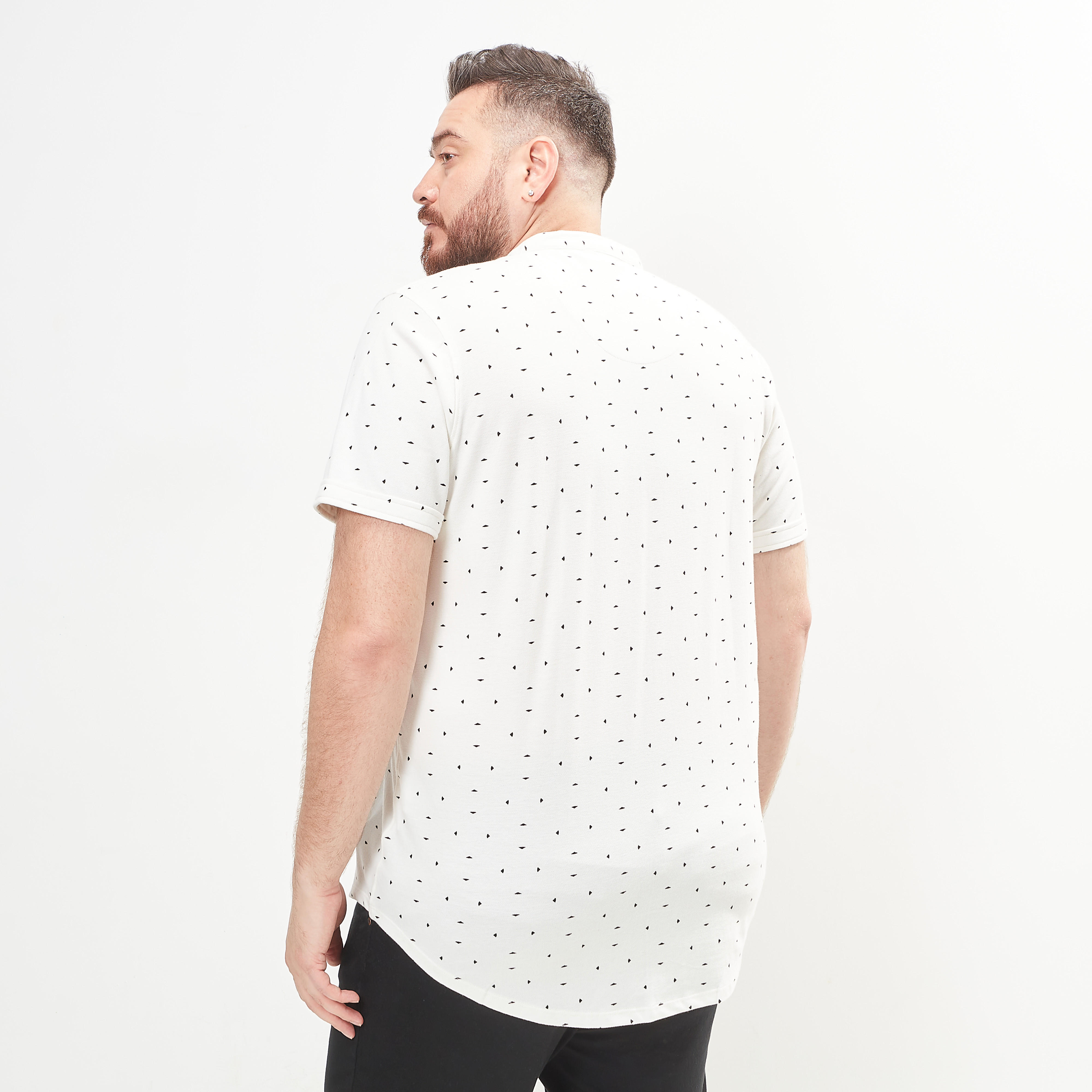 قميص بياقة عادية وأكمام قصيرة وطبعات-men-clothing-shirts-image-4