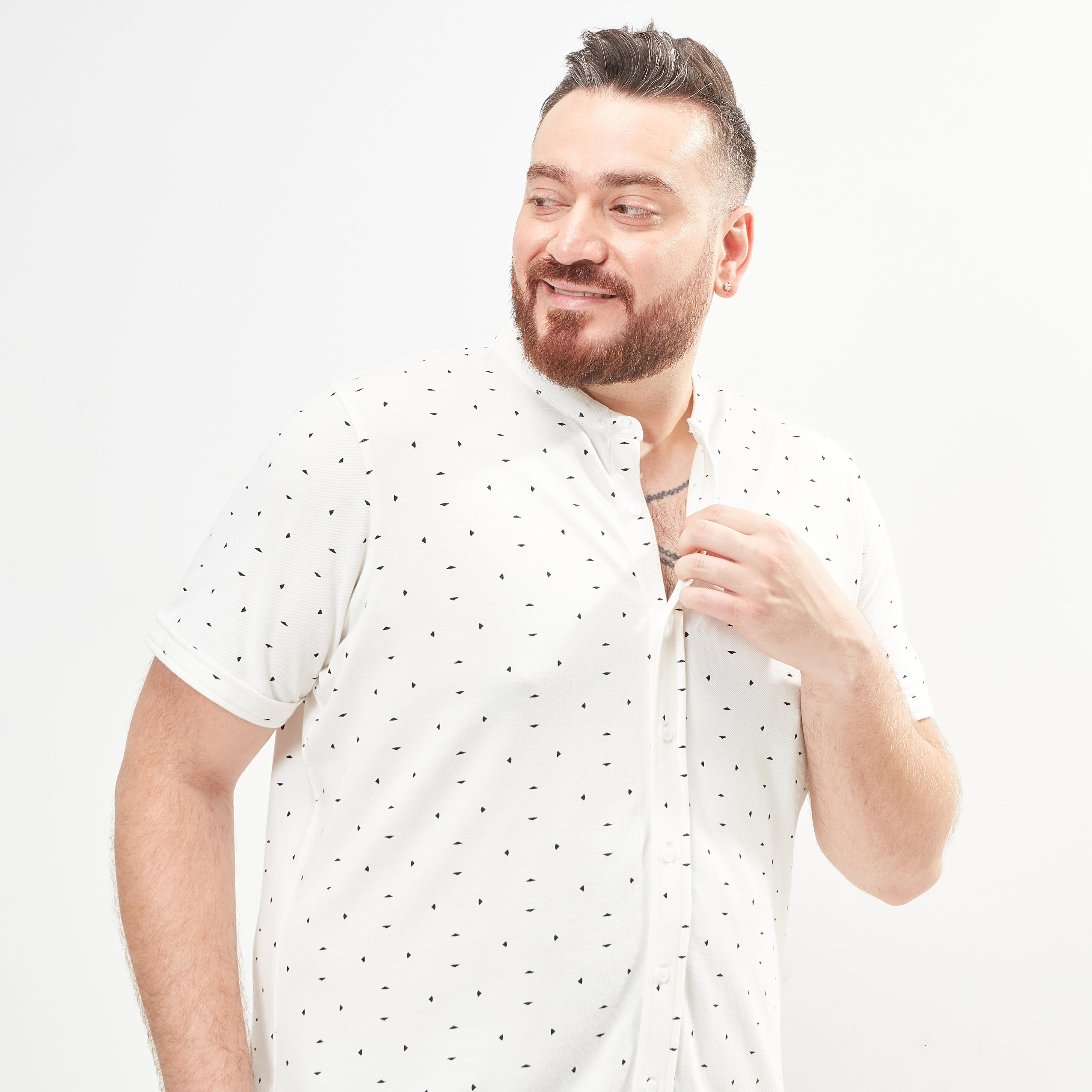 قميص بياقة عادية وأكمام قصيرة وطبعات-men-clothing-shirts-image-5