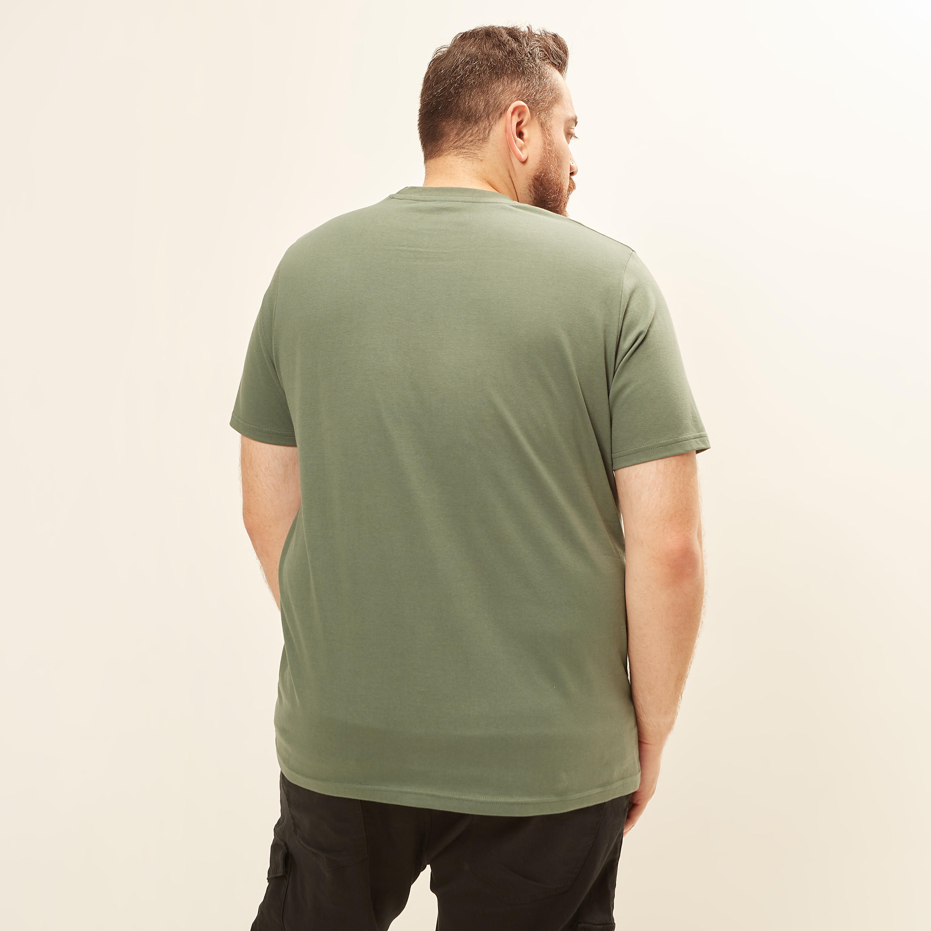 تيشيرت بياقة ضيقة وأكمام قصيرة وطبعات-men-clothing-tshirtsandpolos-tshirts-image-4