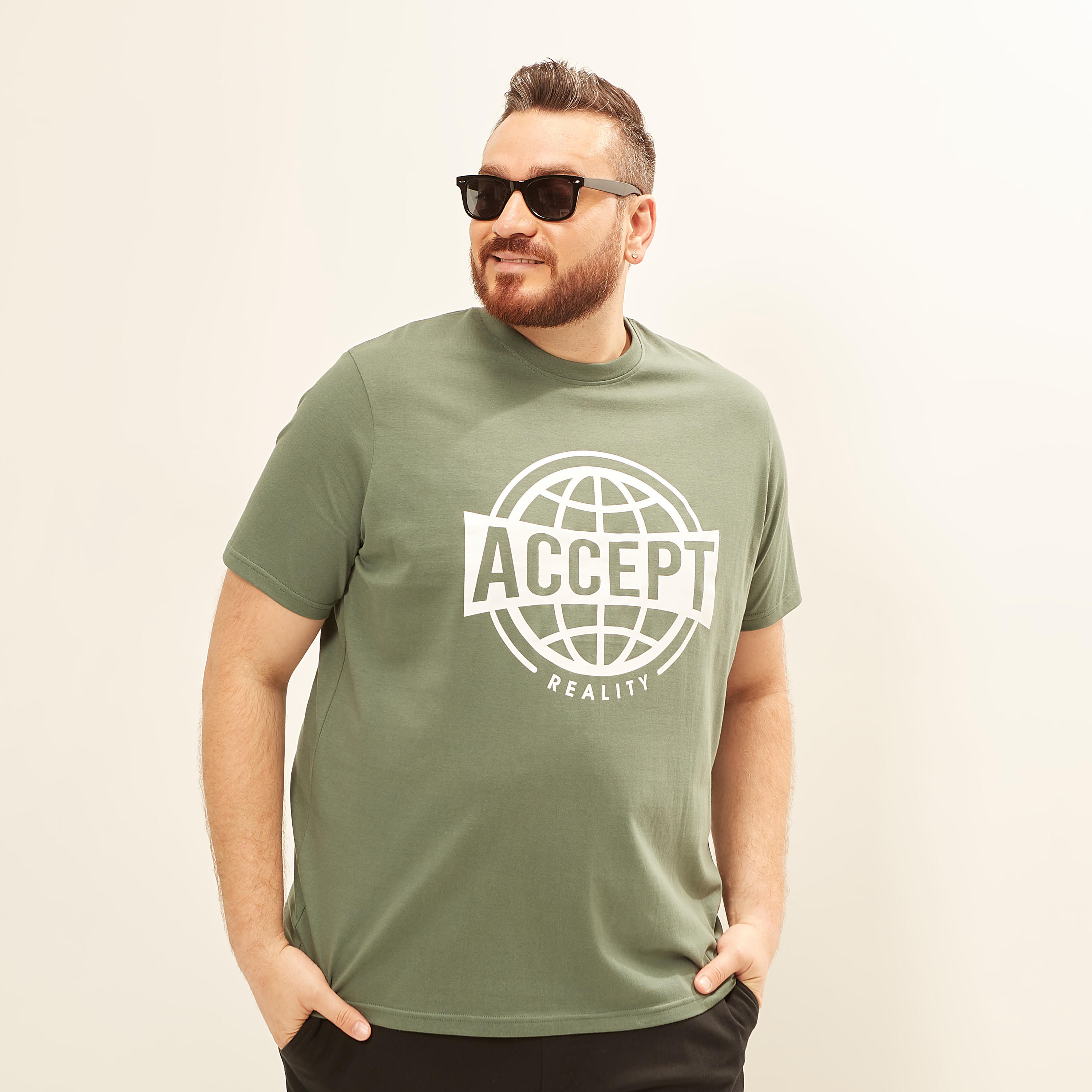 تيشيرت بياقة ضيقة وأكمام قصيرة وطبعات-men-clothing-tshirtsandpolos-tshirts-image-5