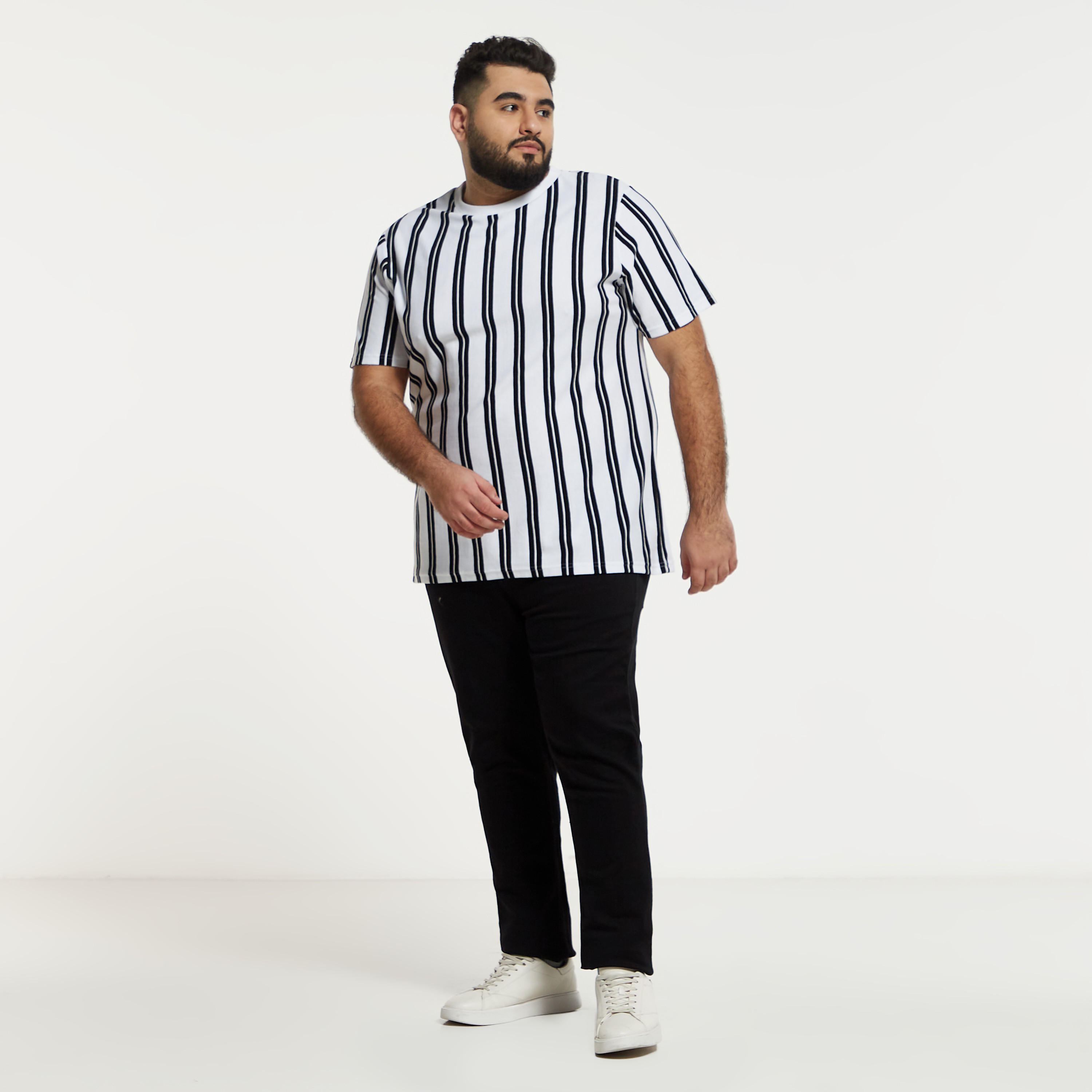 بنطلون جينز مقاس كبير سادة بقصّة مستقيمة وزر إغلاق وجيوب -men-clothing-bottoms-jeans-image-10