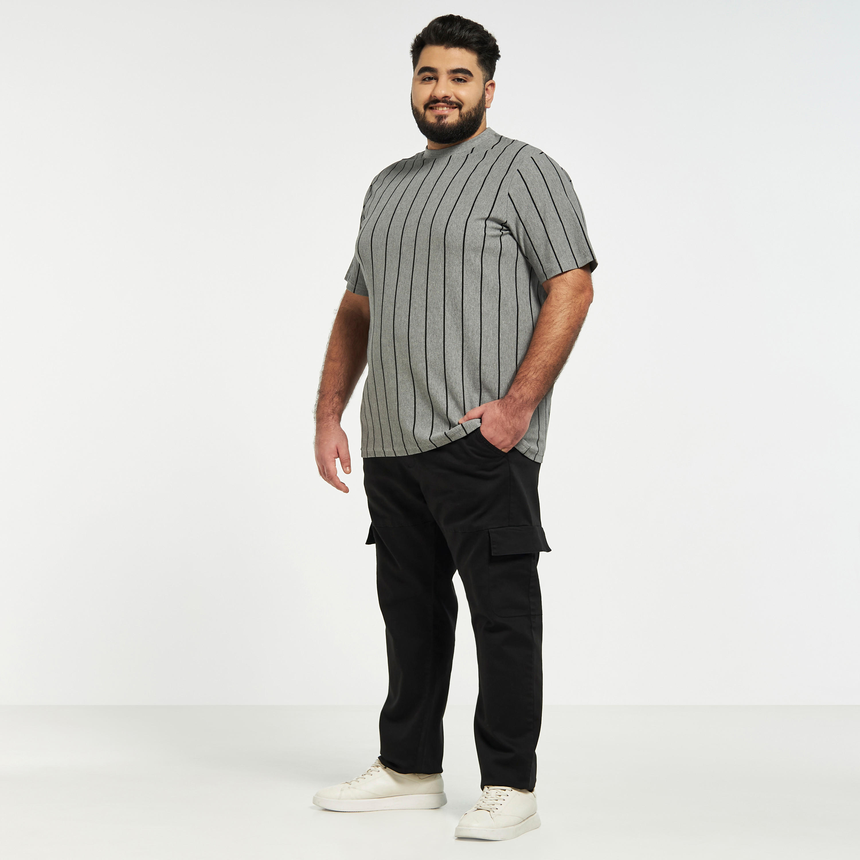 بنطلون كارجو مقاس كبير سادة بخصر مطاطي وجيوب-men-clothing-trousersandchinos-trousers-image-2