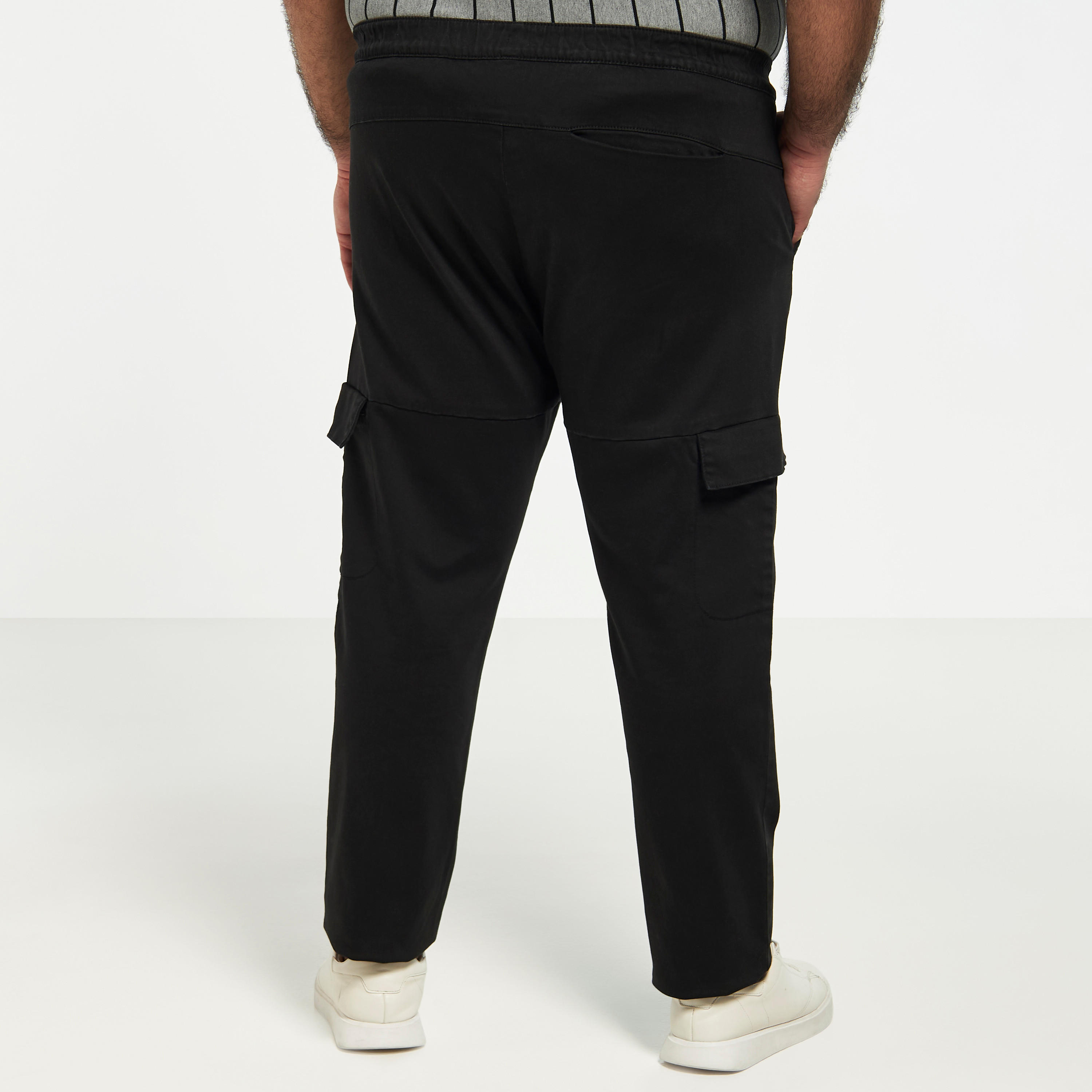 بنطلون كارجو مقاس كبير سادة بخصر مطاطي وجيوب-men-clothing-trousersandchinos-trousers-image-3