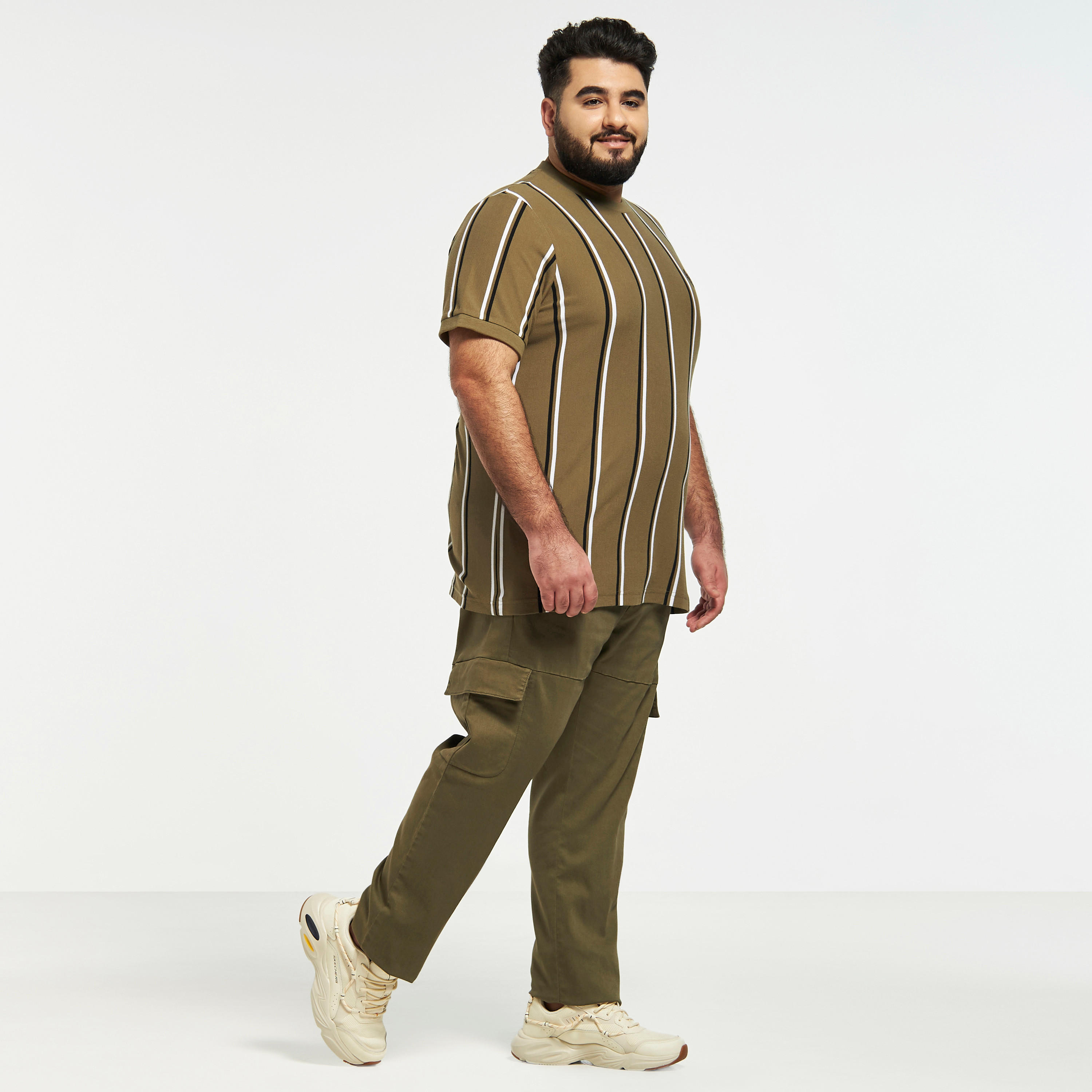 بنطلون كارجو مقاس كبير سادة بخصر مطاطي وجيوب-men-clothing-trousersandchinos-trousers-image-6