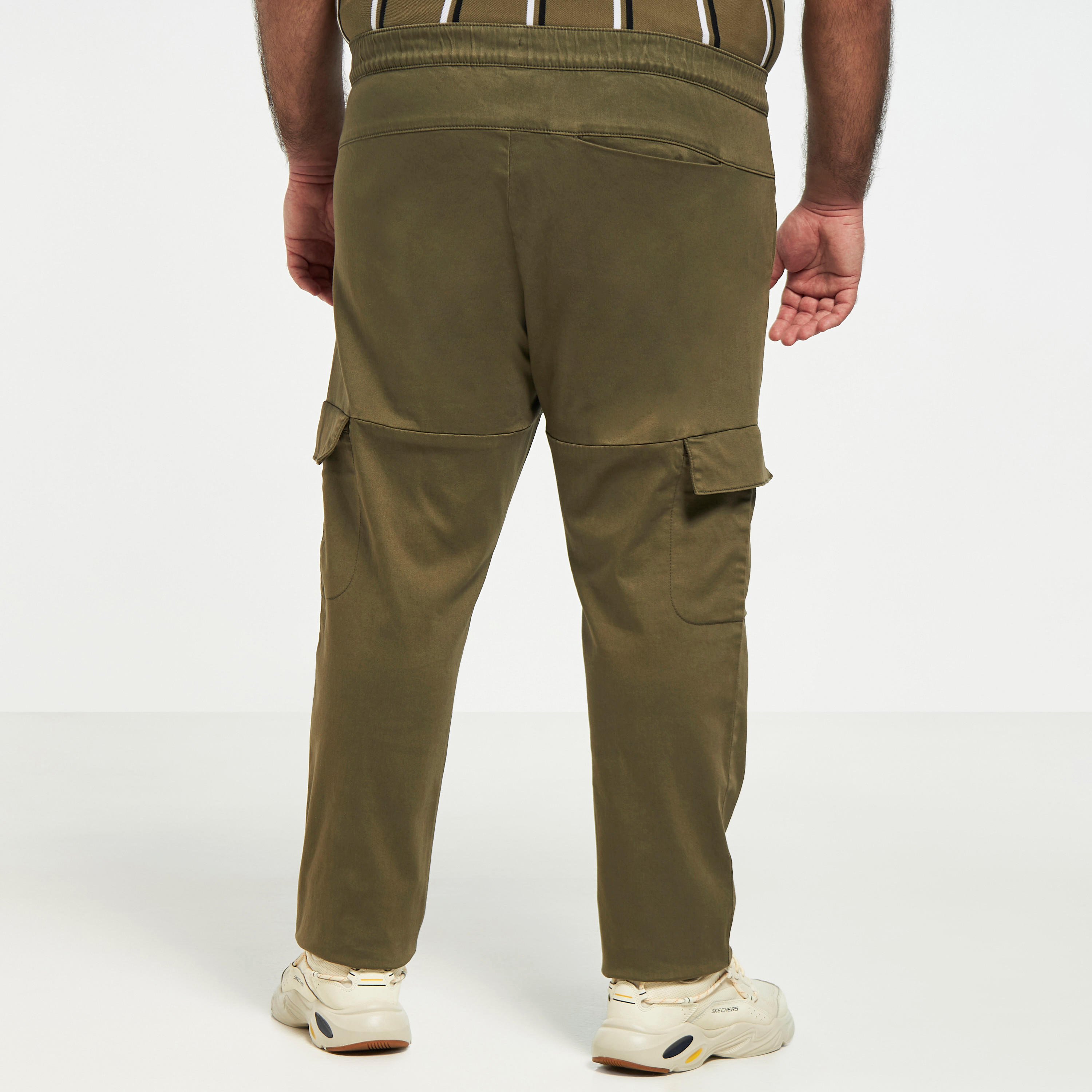 بنطلون كارجو مقاس كبير سادة بخصر مطاطي وجيوب-men-clothing-trousersandchinos-trousers-image-7