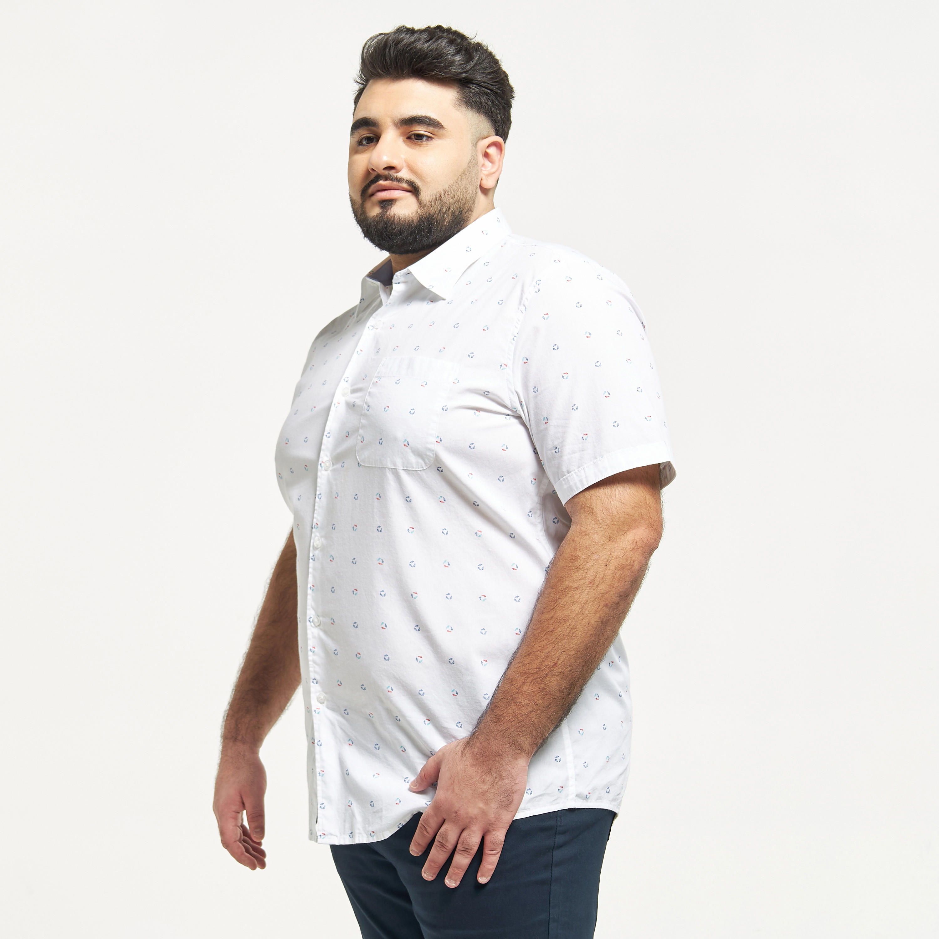 قميص مقاس كبير بأكمام قصيرة وجيب على الصدر وطبعات-men-clothing-shirts-image-1