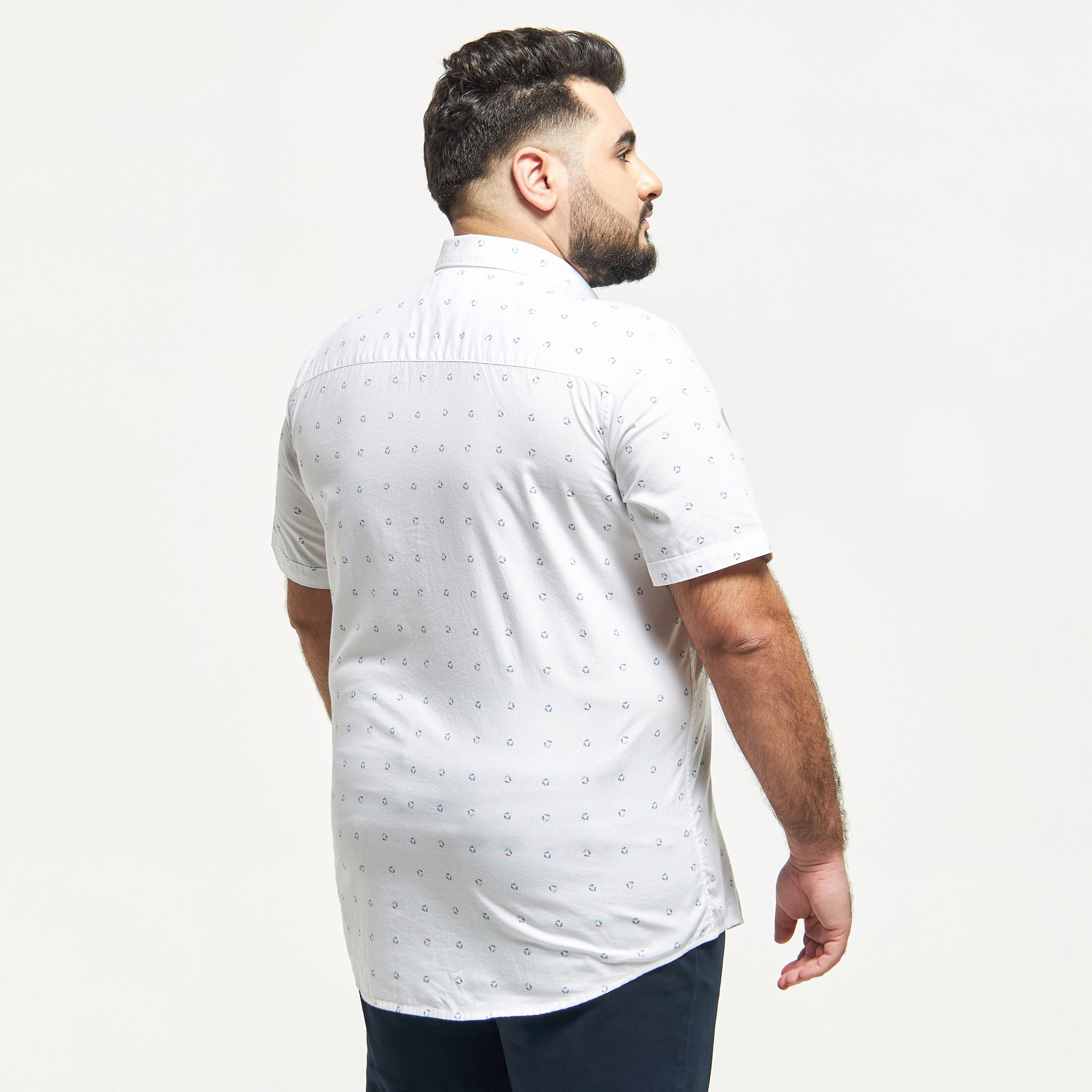 قميص مقاس كبير بأكمام قصيرة وجيب على الصدر وطبعات-men-clothing-shirts-image-3