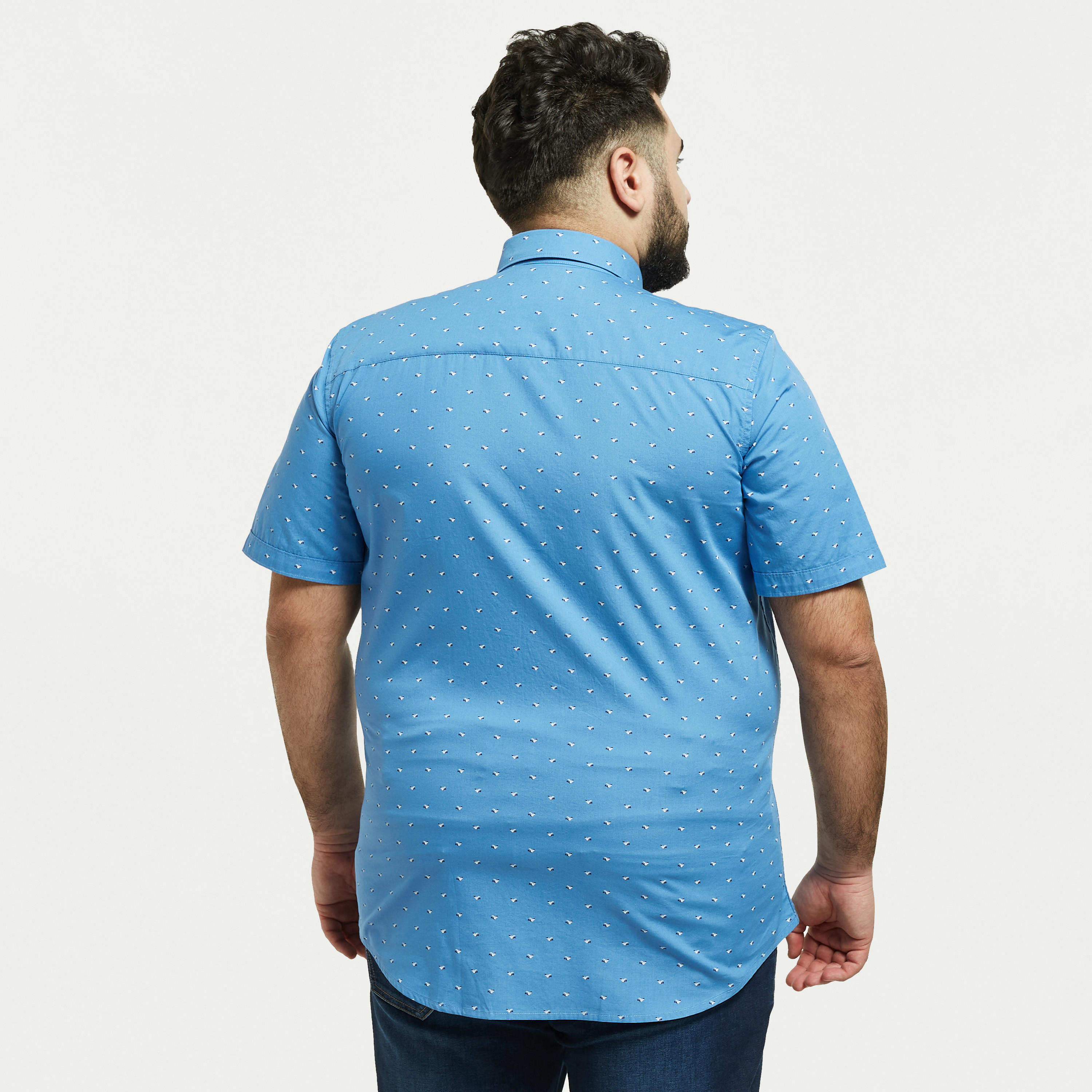 قميص مقاس كبير بأكمام قصيرة وجيب على الصدر وطبعات-men-clothing-shirts-image-11