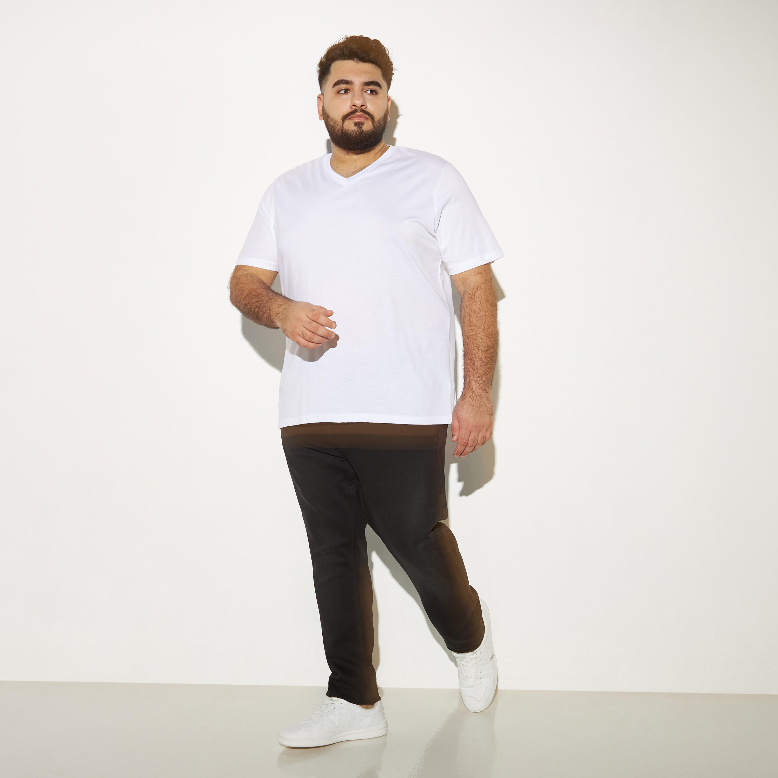 بنطلون جينز مقاس كبير سادة بقصة سليم وجيوب-men-clothing-bottoms-jeans-image-1