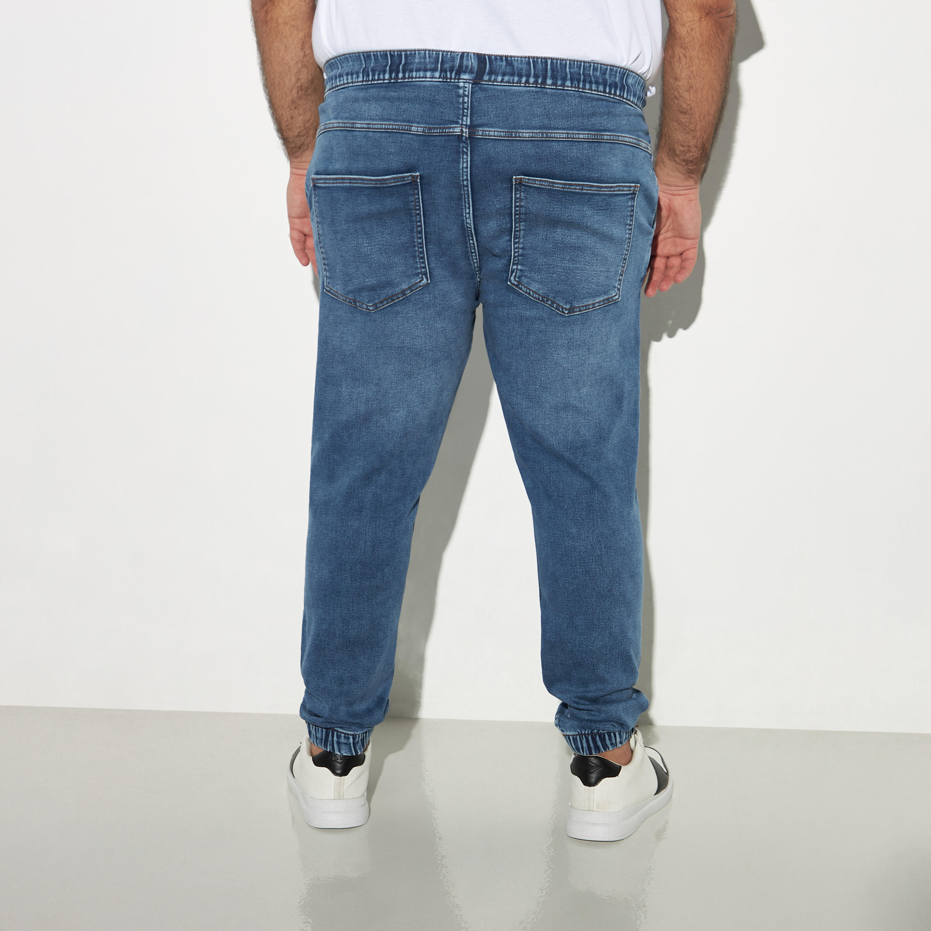 بنطلون رياضي دنيم سادة برباط إغلاق وجيوب-men-clothing-bottoms-jeans-image-4