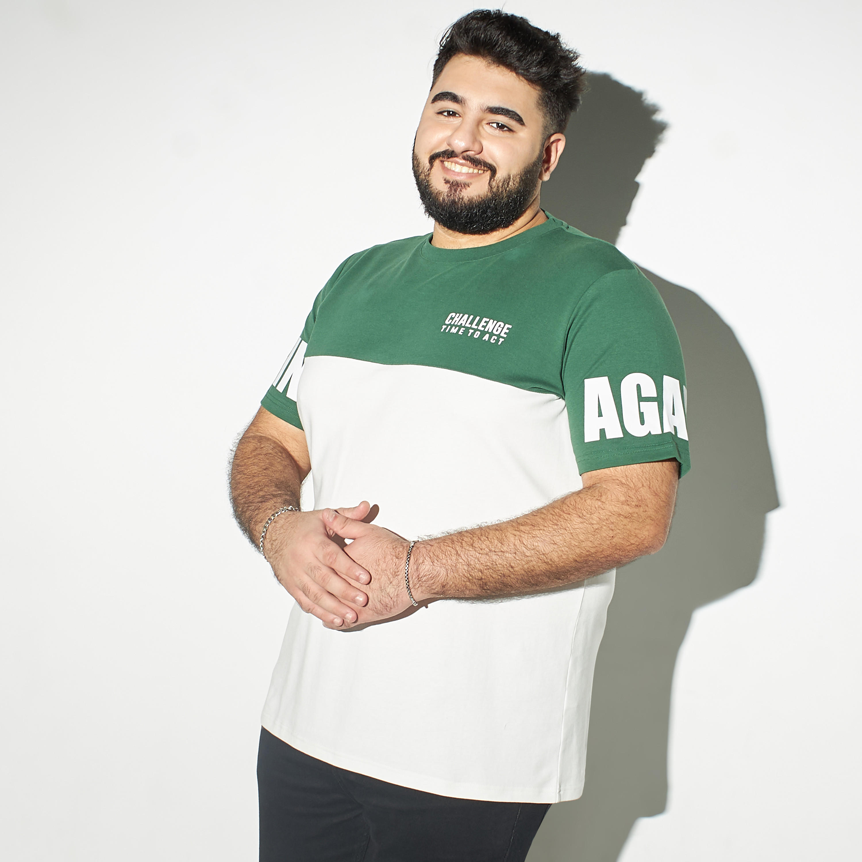 تيشيرت مقاس كبير بأكمام قصيرة وياقة ضيقة وطبعات-men-clothing-tshirtsandpolos-tshirts-image-1
