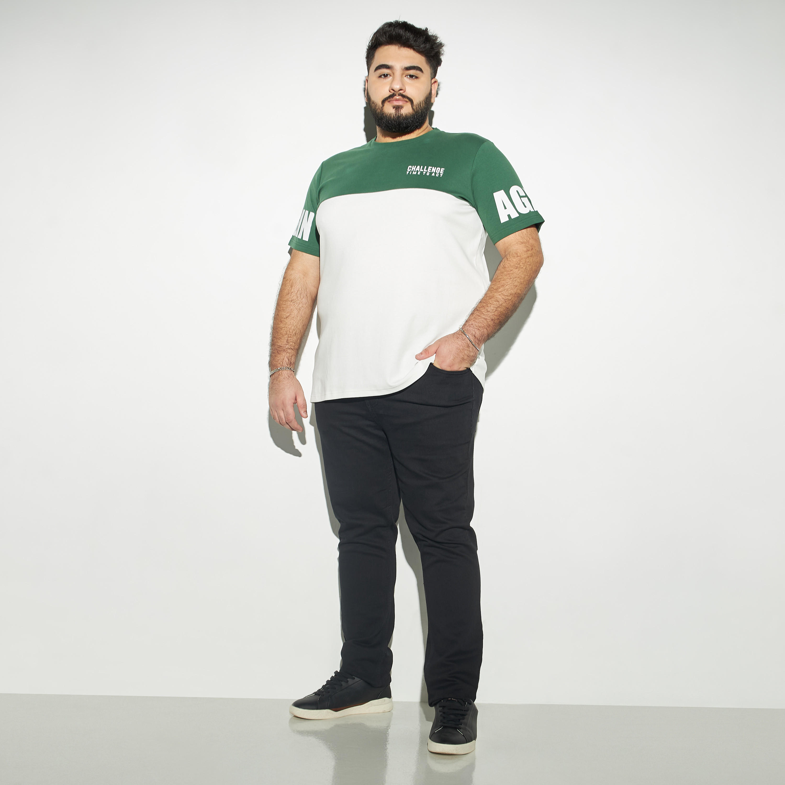 تيشيرت مقاس كبير بأكمام قصيرة وياقة ضيقة وطبعات-men-clothing-tshirtsandpolos-tshirts-image-2