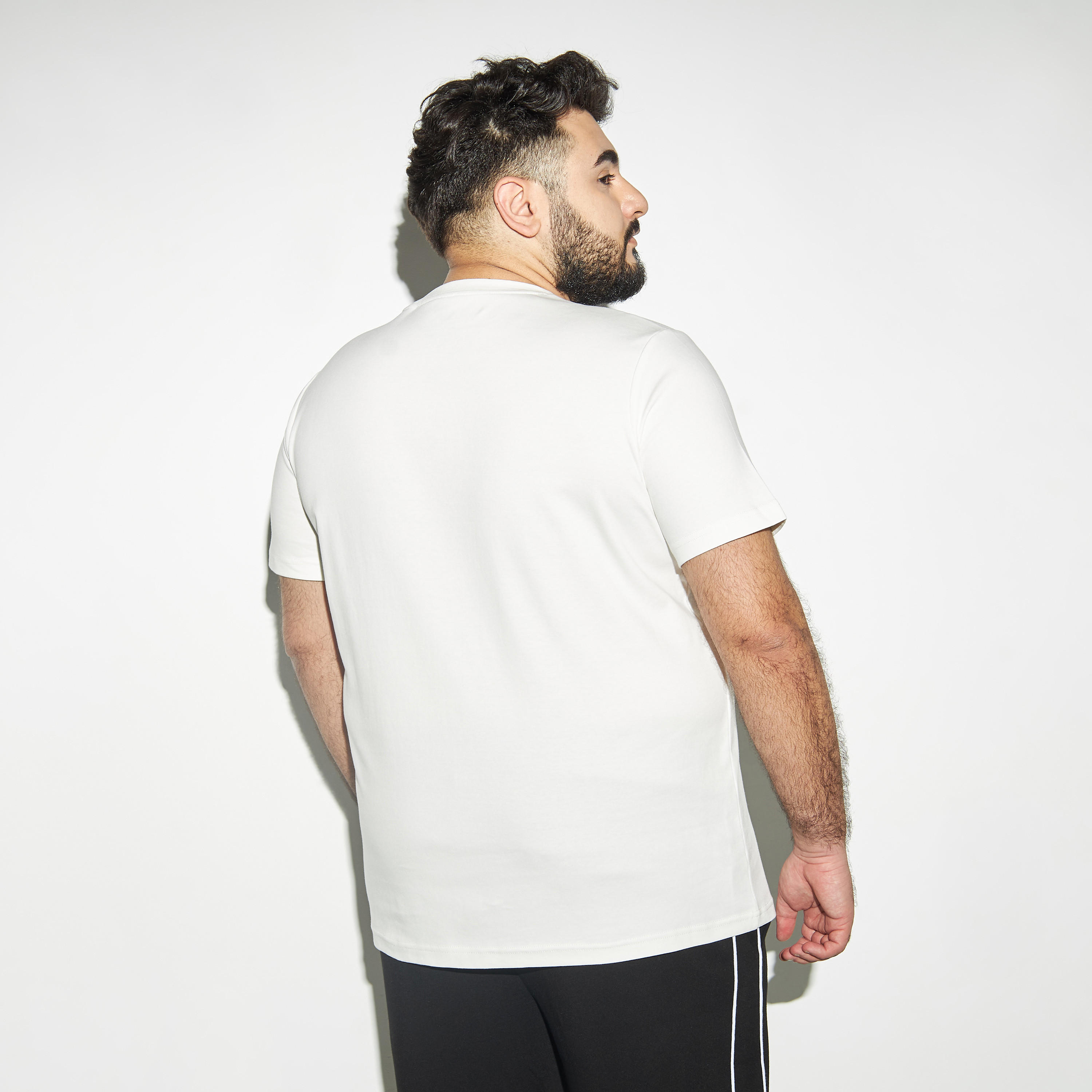 تيشيرت مقاس كبير بأكمام قصيرة وياقة ضيقة وطبعات-men-clothing-tshirtsandpolos-tshirts-image-3