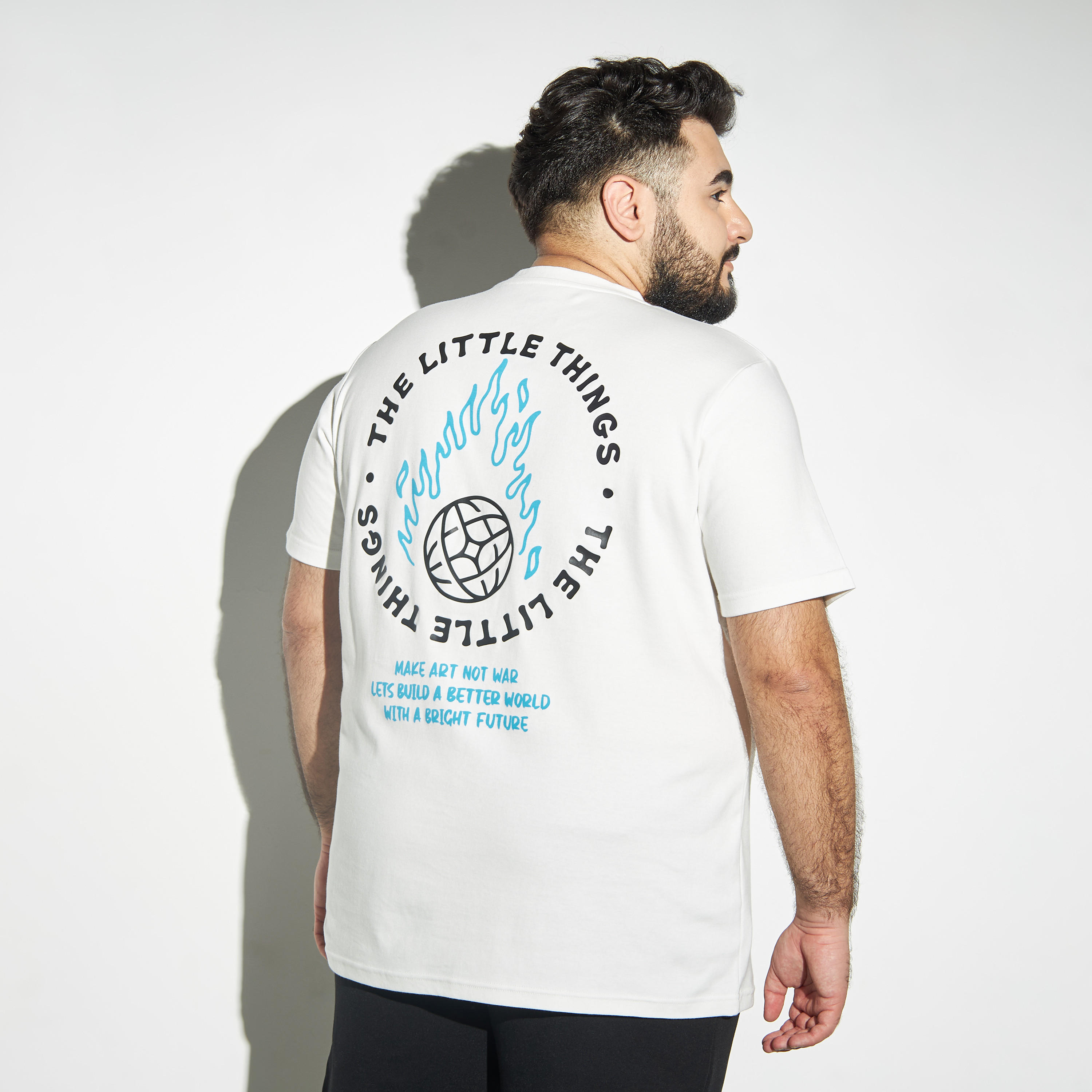 تيشيرت فضفاض مقاس كبير بياقة ضيقة وأكمام قصيرة وطبعات-men-clothing-tshirtsandpolos-tshirts-image-1