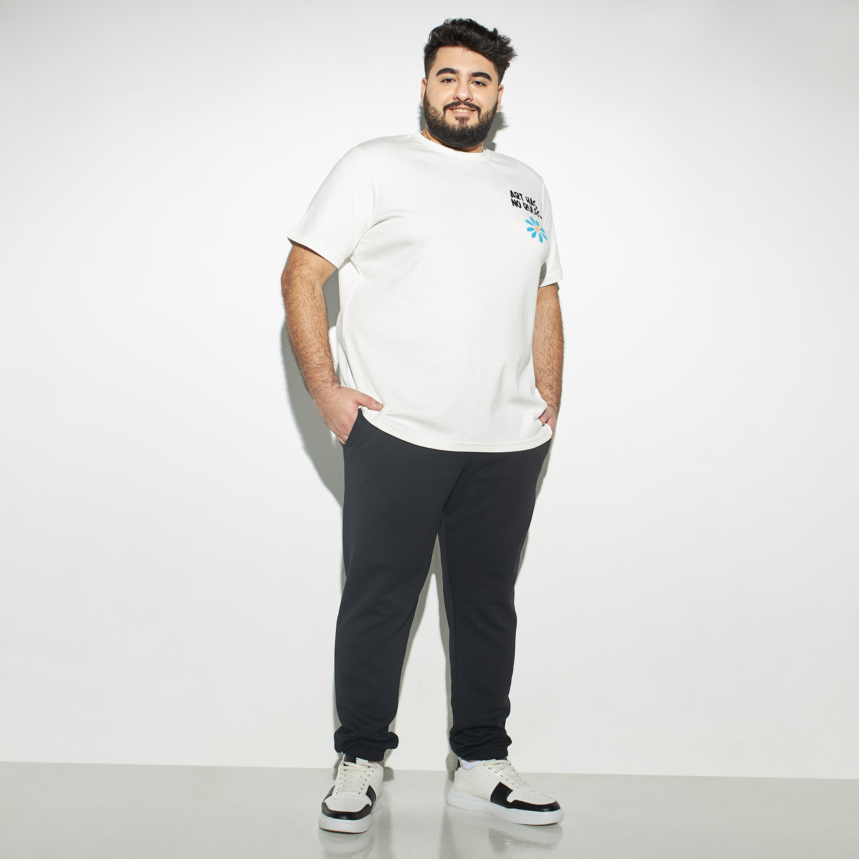 تيشيرت فضفاض مقاس كبير بياقة ضيقة وأكمام قصيرة وطبعات-men-clothing-tshirtsandpolos-tshirts-image-3