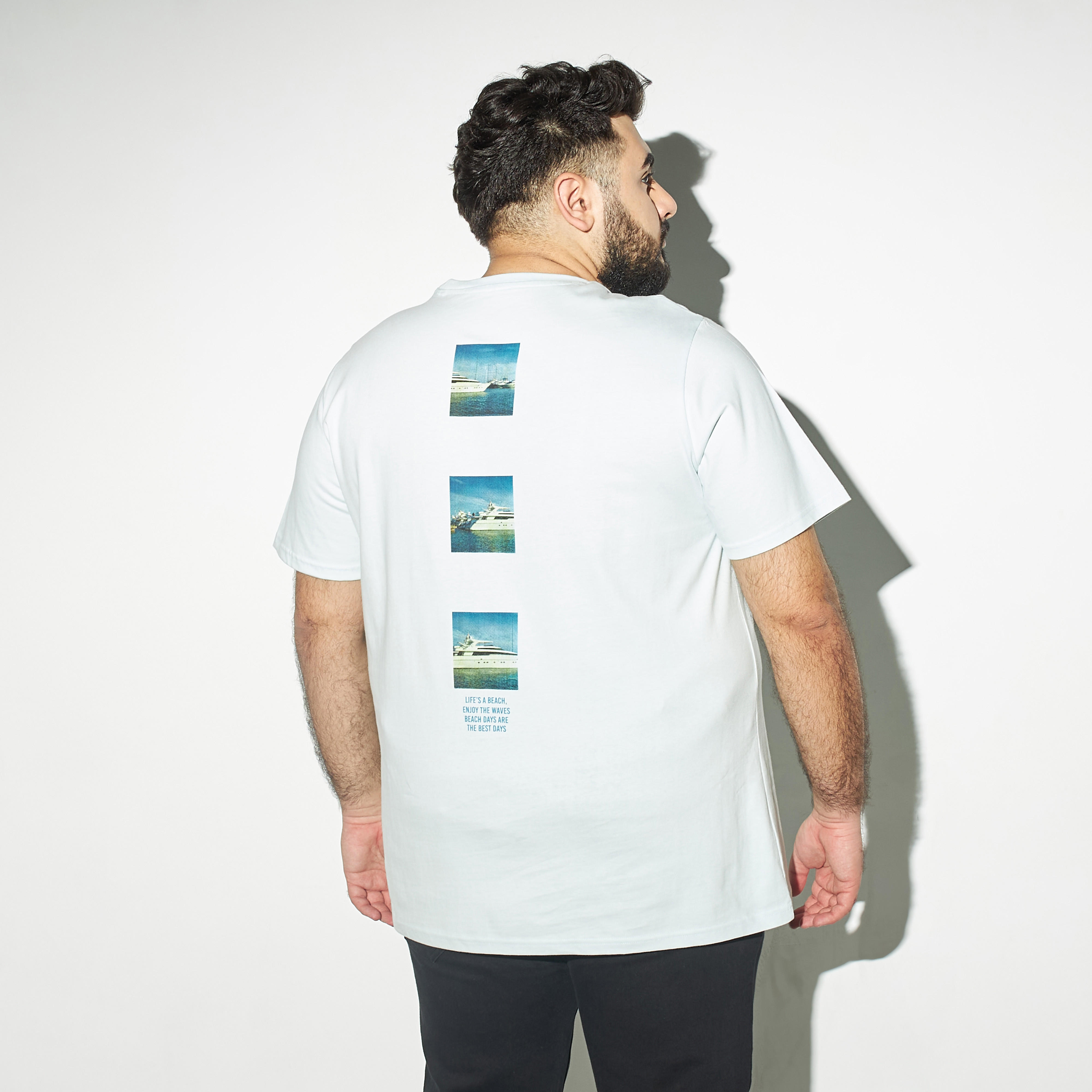 تيشيرت مقاس كبير بطبعات وياقة ضيّقة وأكمام قصيرة-men-clothing-tshirtsandpolos-tshirts-image-3