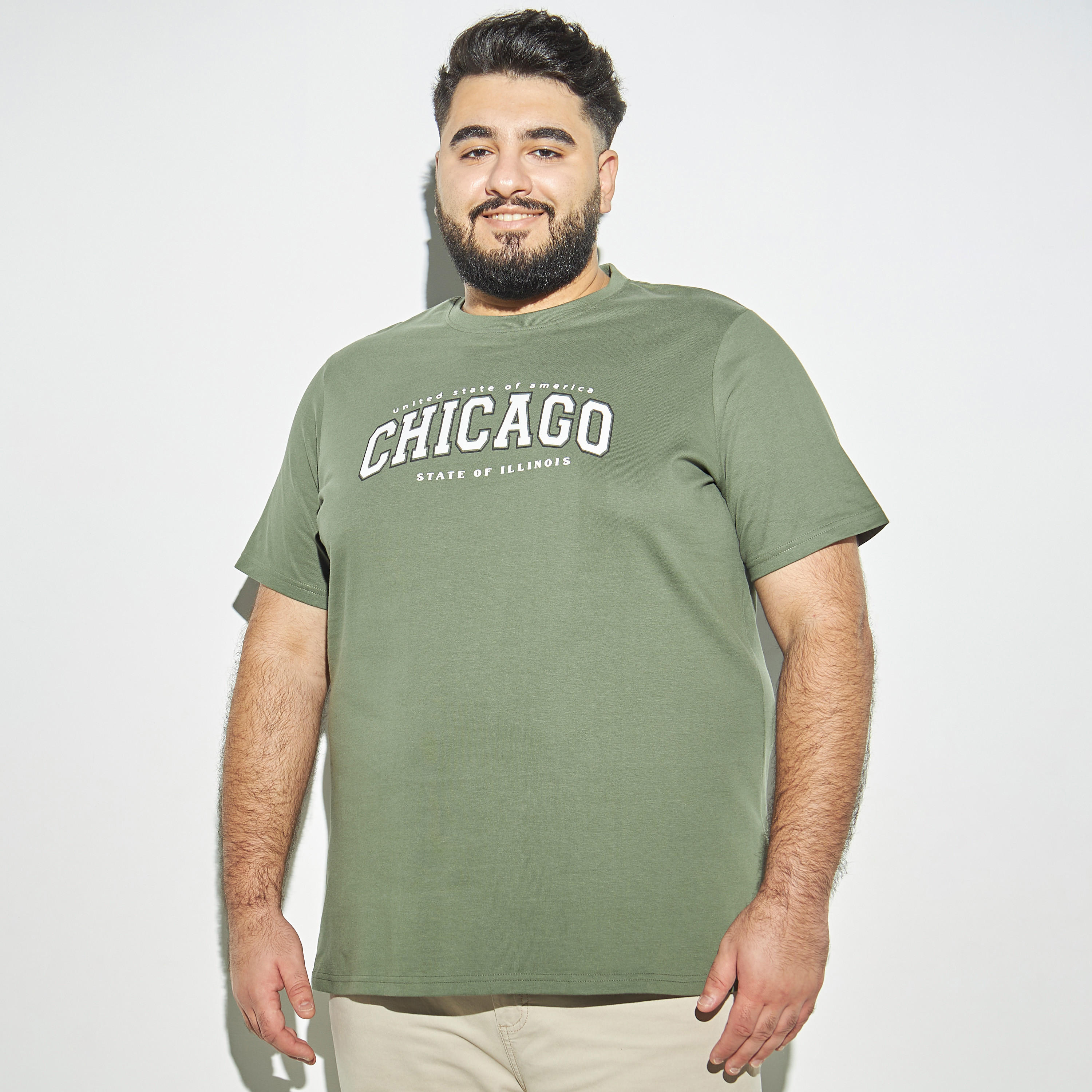 تيشيرت مقاس كبير بطبعات وياقة ضيّقة وأكمام قصيرة-men-clothing-tshirtsandpolos-tshirts-image-1