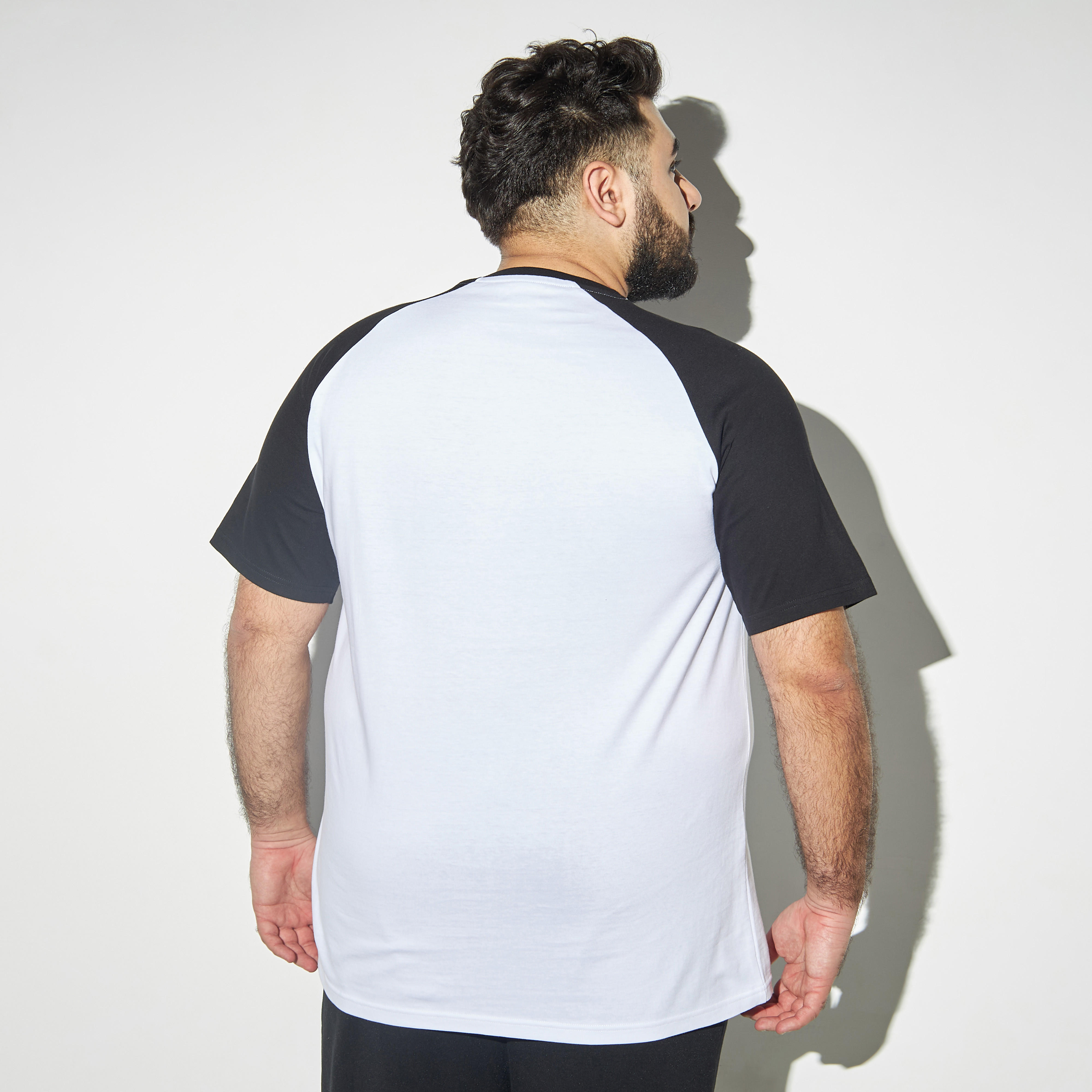 تيشيرت مقاس كبير بأكمام مغايرة وياقة ضيقة وطبعات-men-clothing-tshirtsandpolos-tshirts-image-3