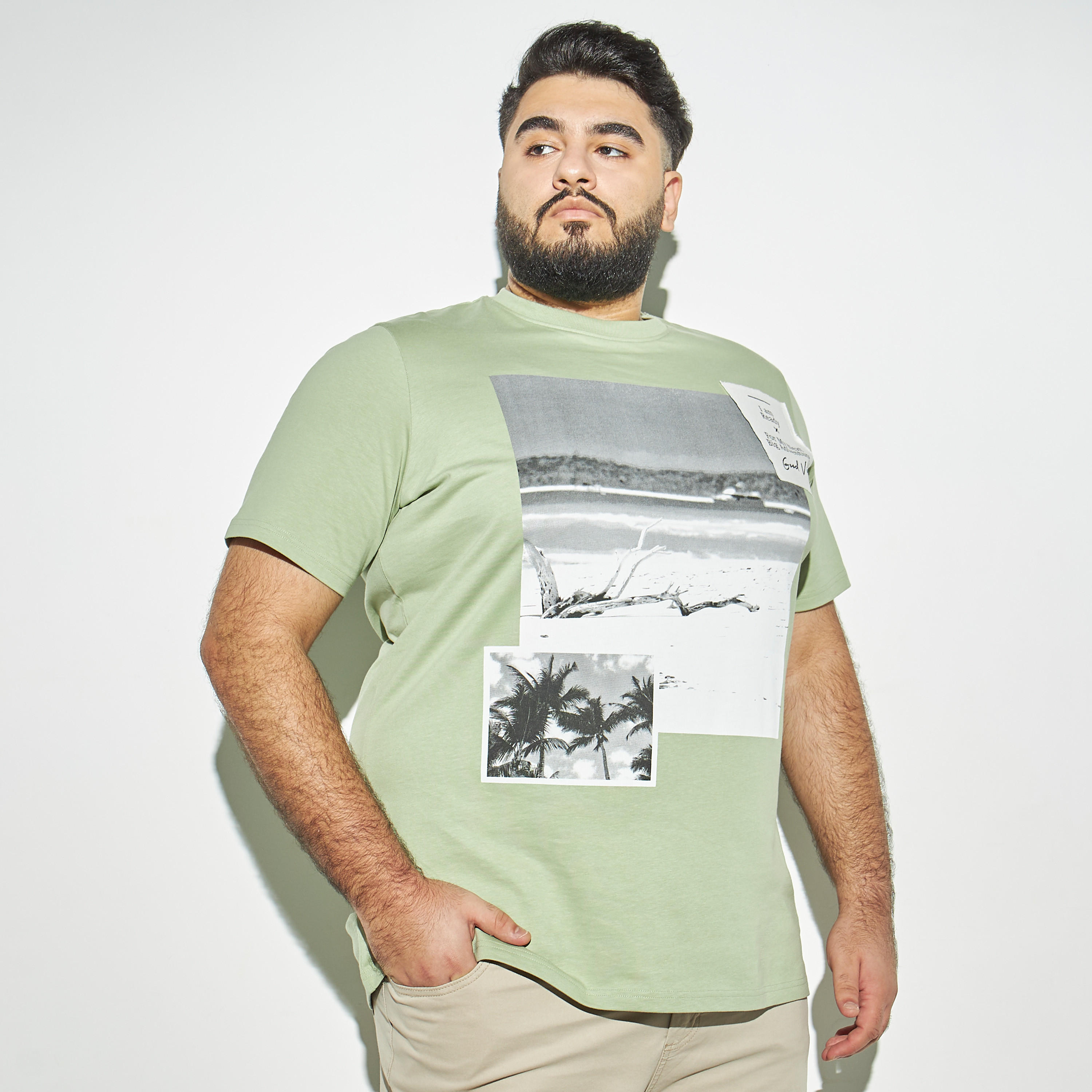 تيشيرت مقاس كبير بياقة ضيّقة وأكمام قصيرة وطبعات جرافيك-men-clothing-tshirtsandpolos-tshirts-image-1