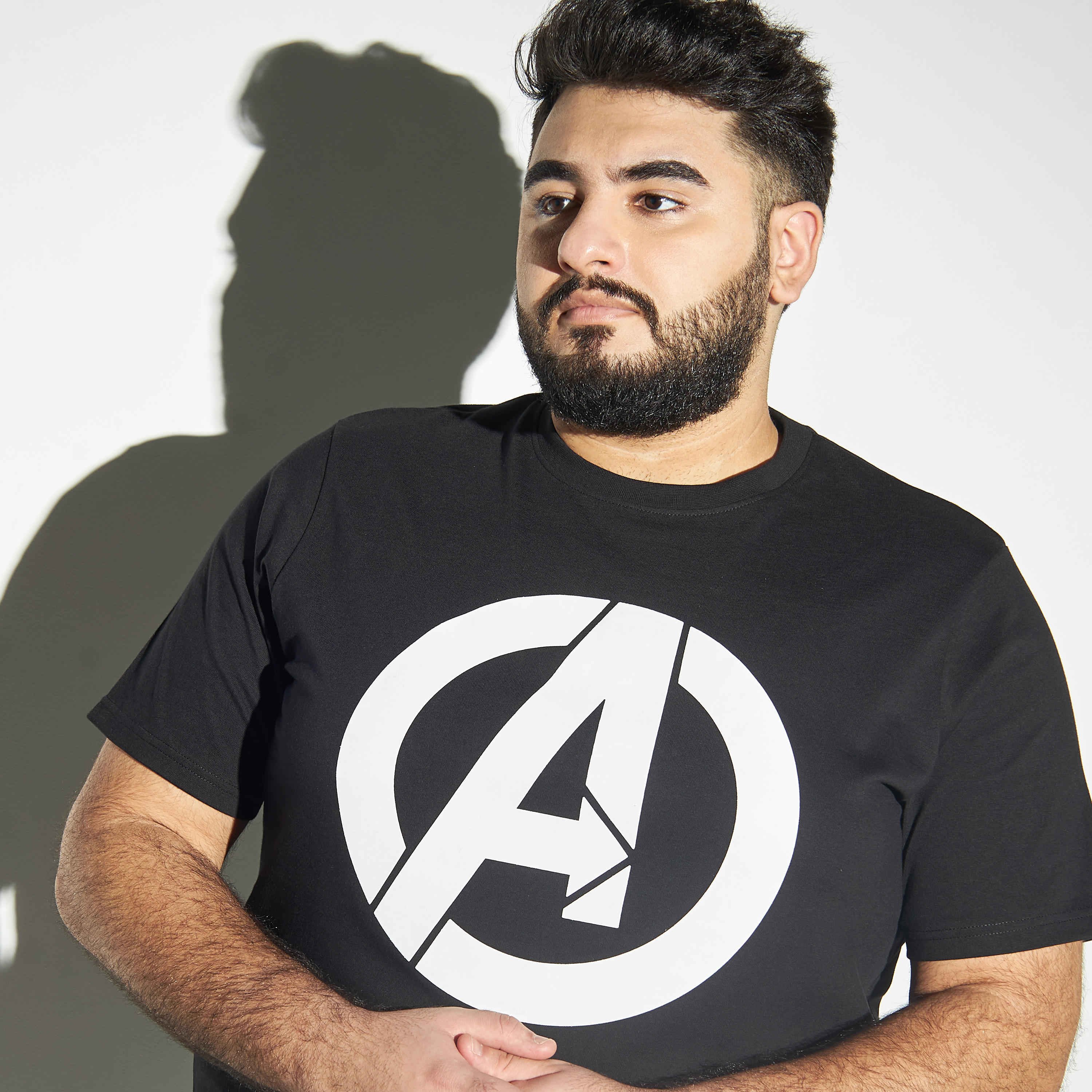 تيشيرت مقاس كبير بطبعات وياقة ضيّقة وأكمام قصيرة-men-clothing-tshirtsandpolos-tshirts-image-1