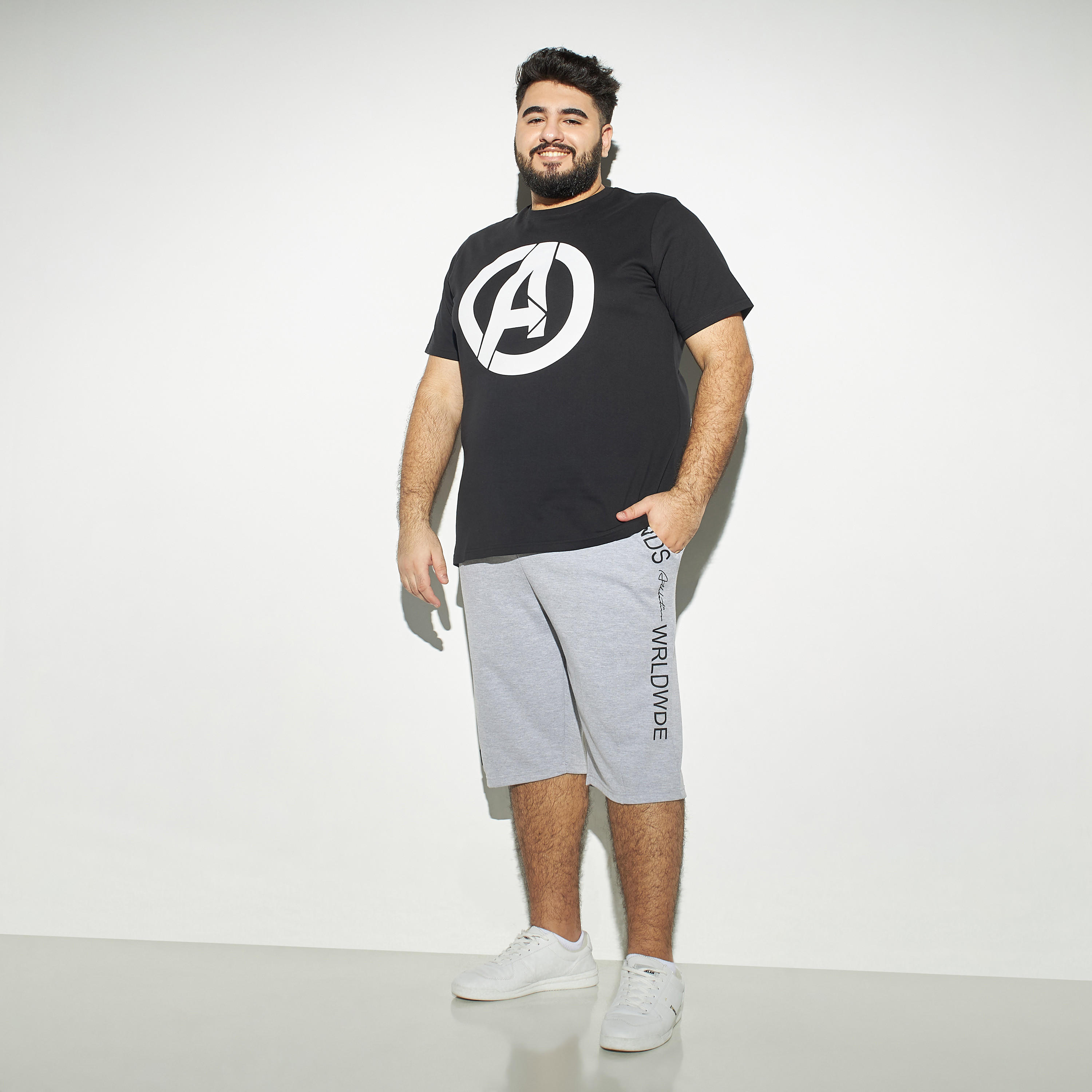 تيشيرت مقاس كبير بطبعات وياقة ضيّقة وأكمام قصيرة-men-clothing-tshirtsandpolos-tshirts-image-2