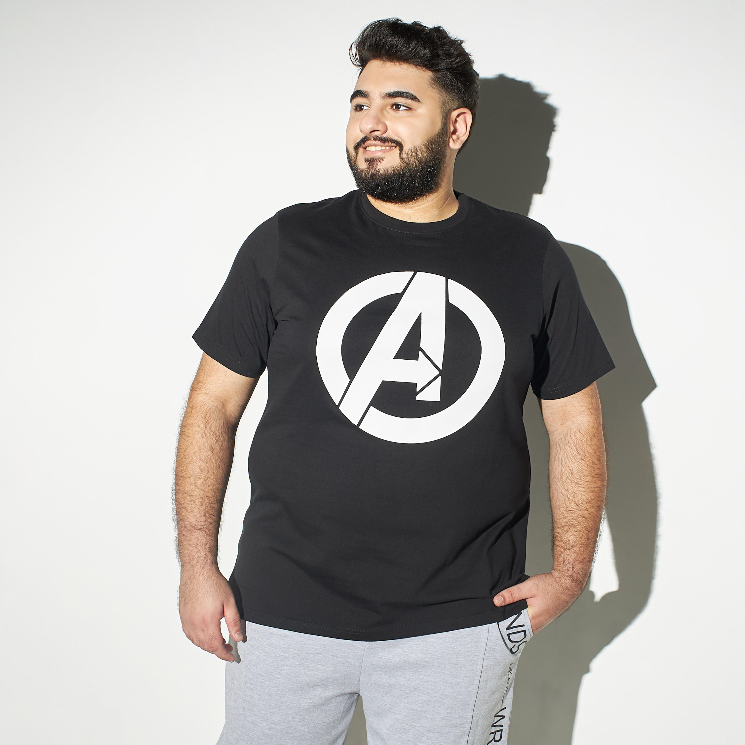 تيشيرت مقاس كبير بطبعات وياقة ضيّقة وأكمام قصيرة-men-clothing-tshirtsandpolos-tshirts-image-4