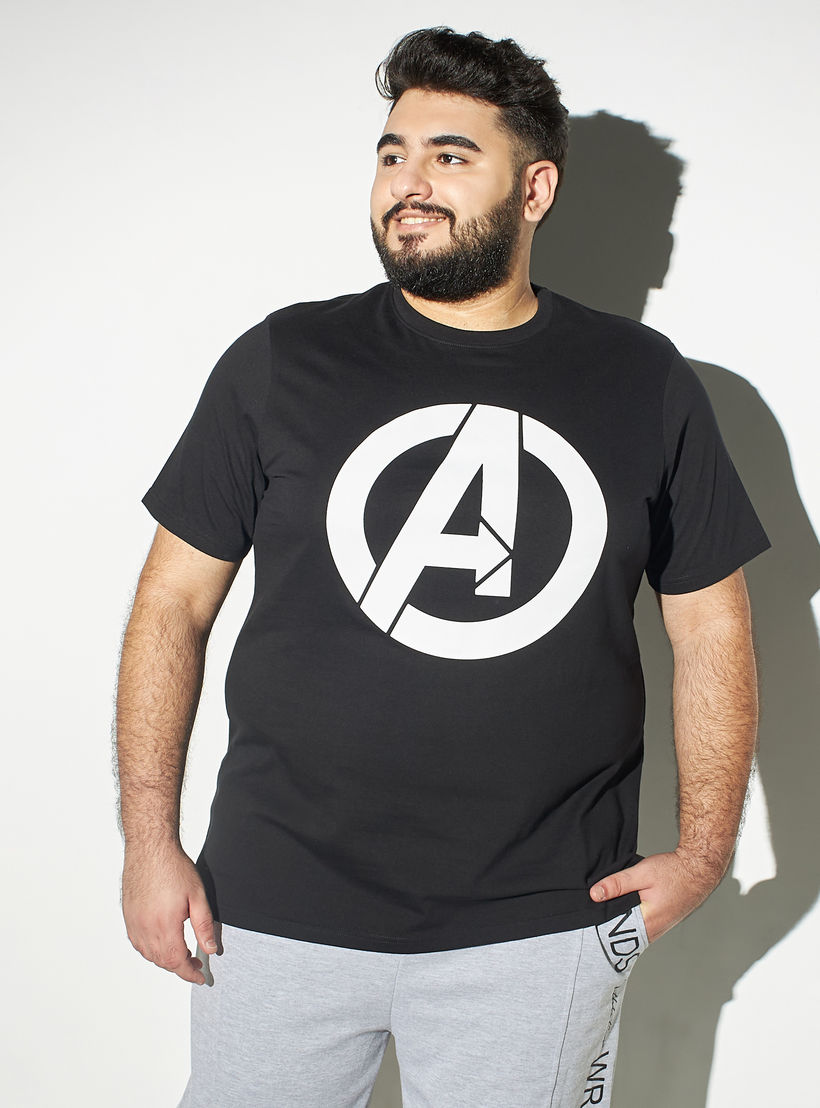تيشيرت مقاس كبير بطبعات وياقة ضيّقة وأكمام قصيرة-men-clothing-tshirtsandpolos-tshirts-image-4