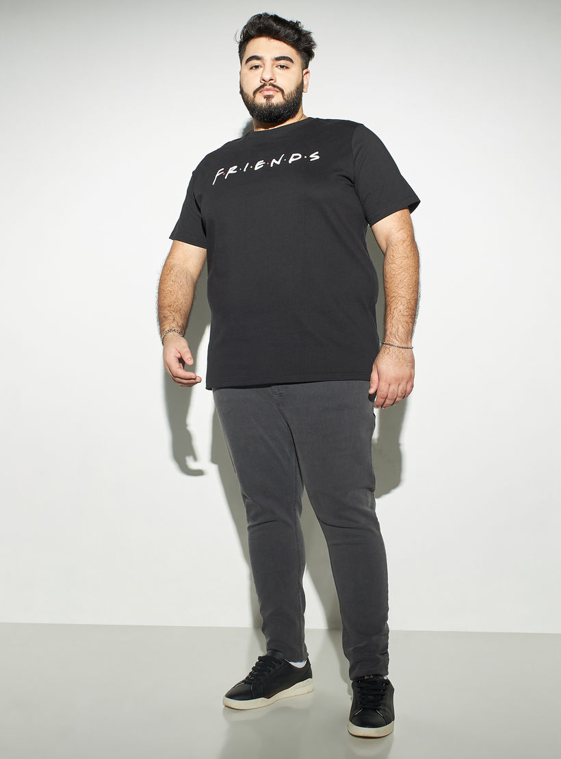 تيشيرت مقاس كبير بطبعات وياقة ضيّقة وأكمام قصيرة-men-clothing-tshirtsandpolos-tshirts-image-2