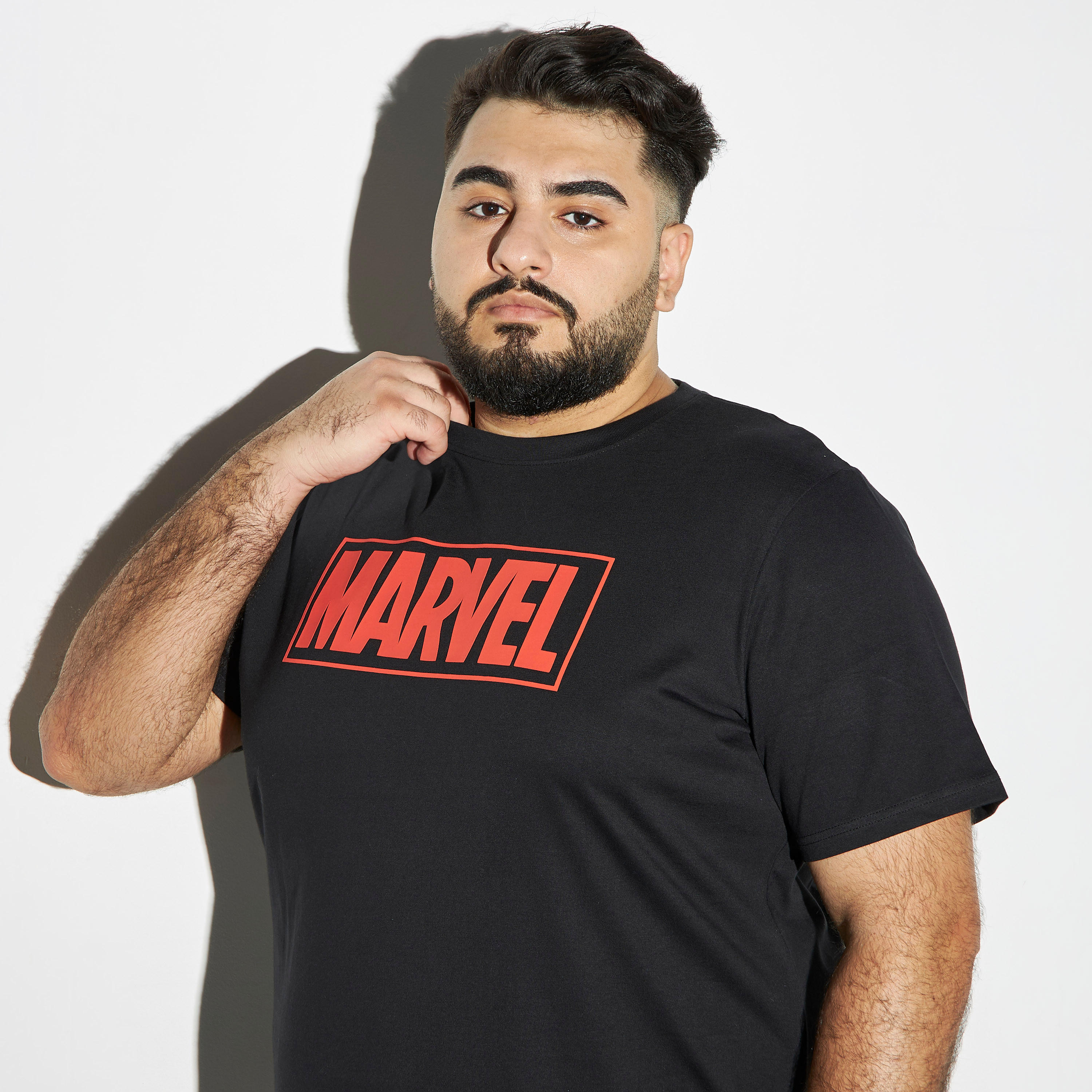 تيشيرت مقاس كبير بأكمام قصيرة وياقة ضيقة وطبعات مارفل-men-clothing-tshirtsandpolos-tshirts-image-4