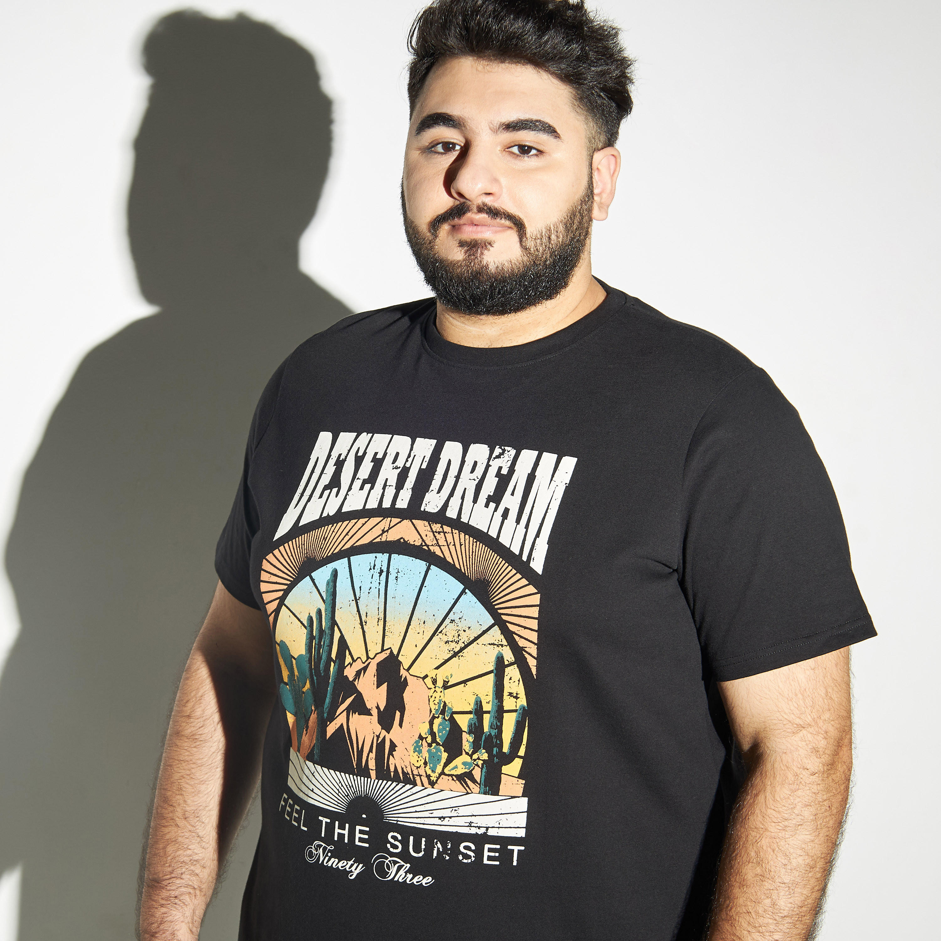 تيشيرت مقاس كبير بطبعات وياقة ضيّقة وأكمام قصيرة-men-clothing-tshirtsandpolos-tshirts-image-4