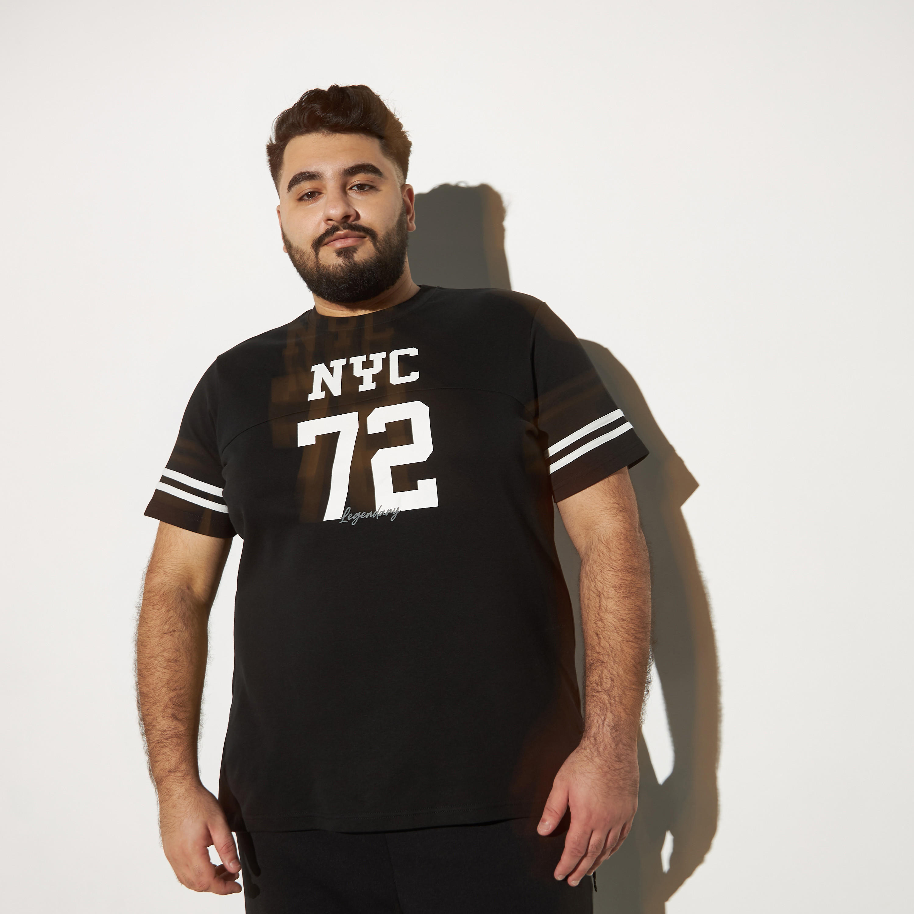 تيشيرت بياقة ضيّقة وأكمام قصيرة وطبعات-men-clothing-tshirtsandpolos-tshirts-image-5