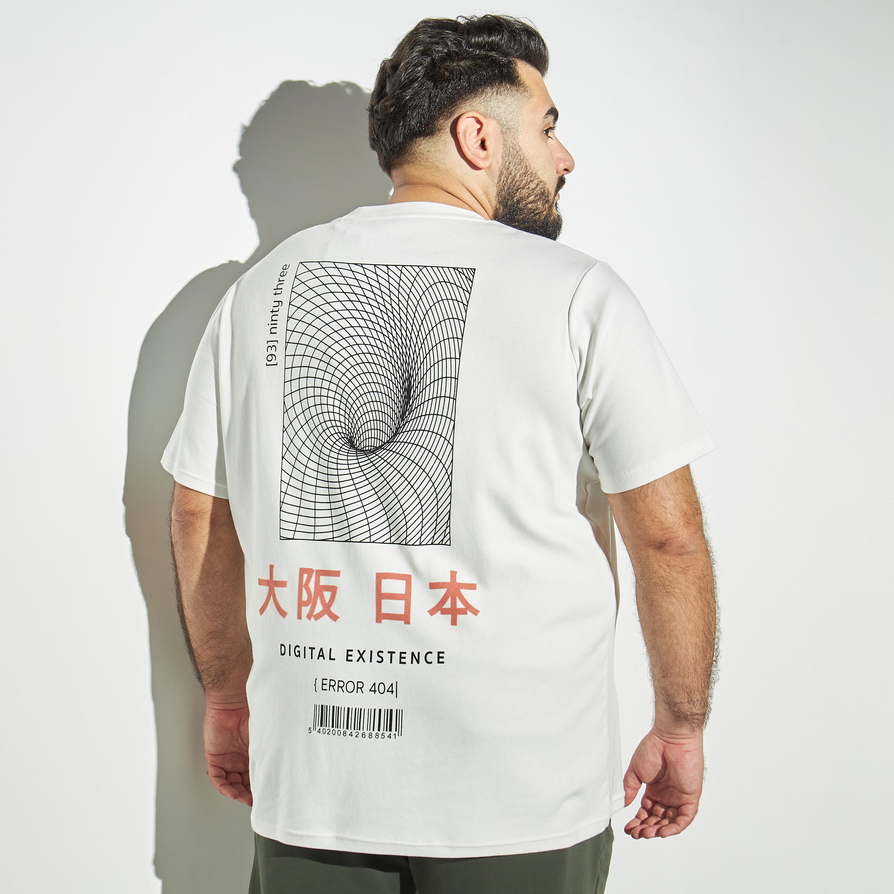 تيشيرت مقاس كبير بياقة ضيّقة وأكمام قصيرة وطبعات جرافيك-men-clothing-tshirtsandpolos-tshirts-image-1