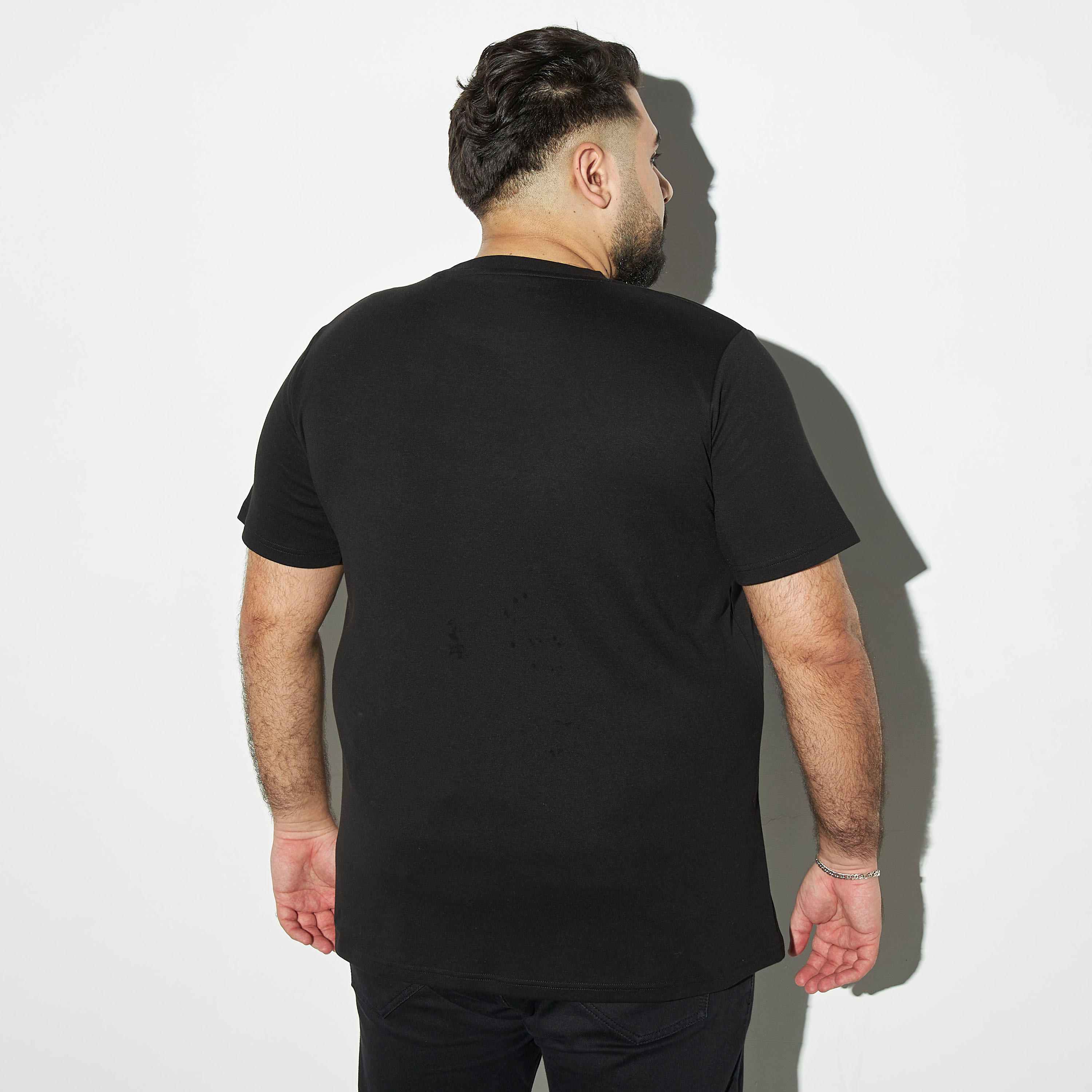 تيشيرت مقاس كبير بأكمام قصيرة وياقة ضيقة وطبعات-men-clothing-tshirtsandpolos-tshirts-image-3