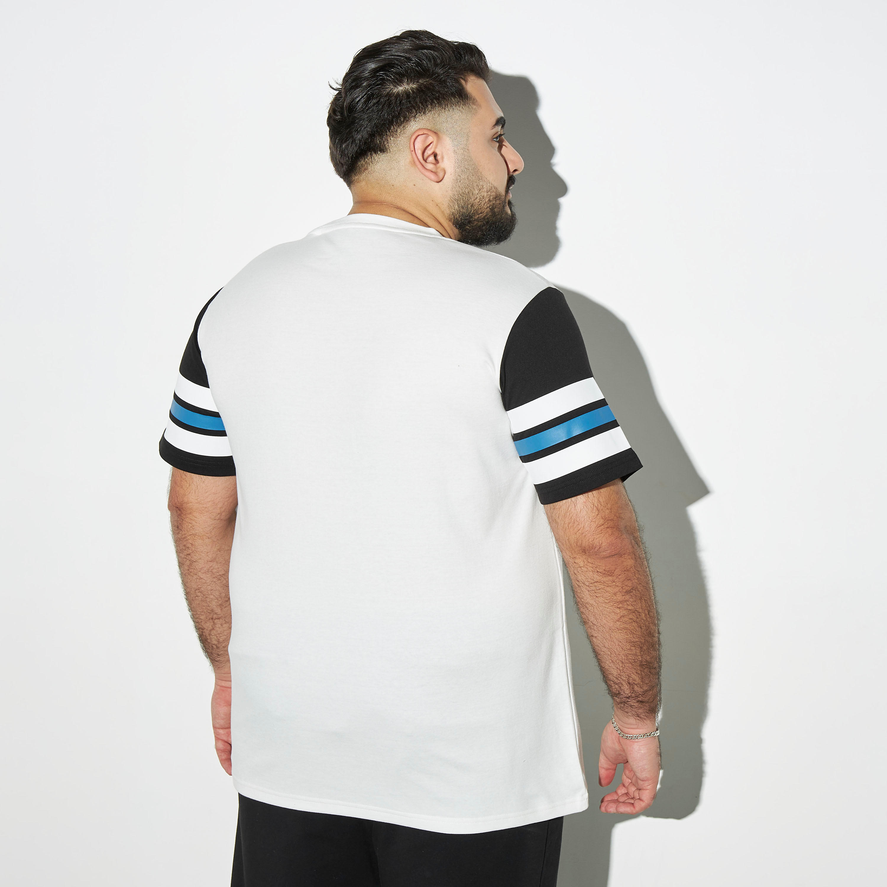 تيشيرت مقاس كبير بياقة ضيّقة وأكمام قصيرة وطبعات-men-clothing-tshirtsandpolos-tshirts-image-3